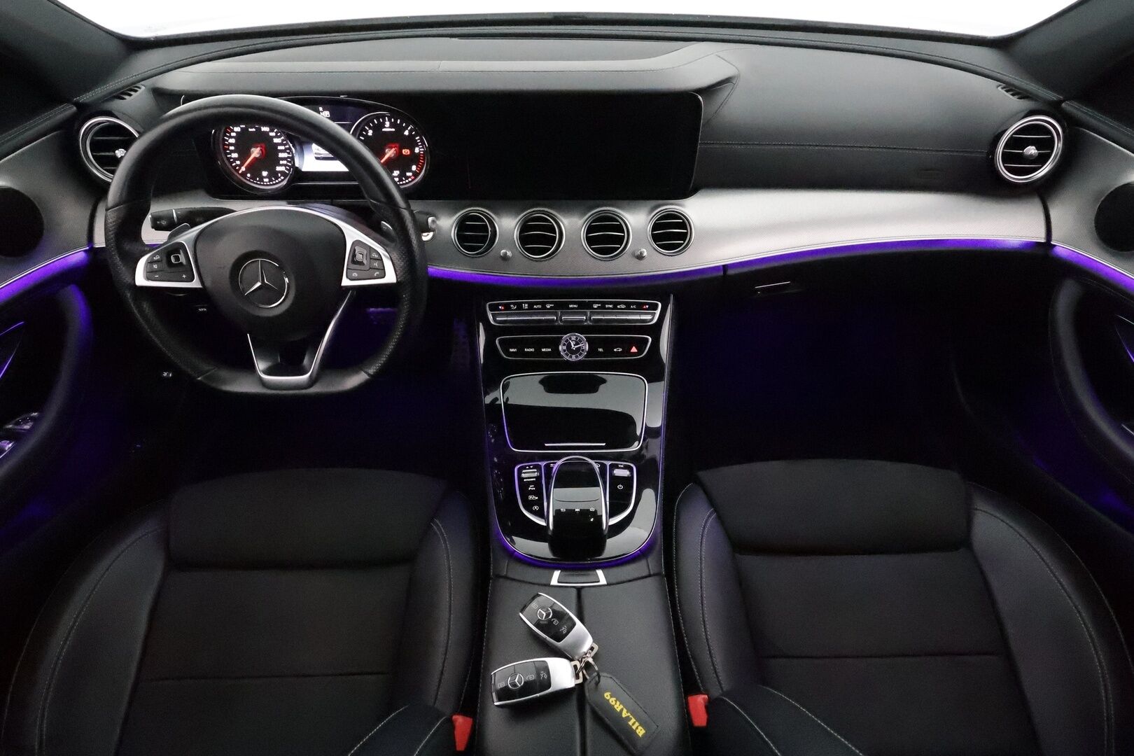 Mercedes-Benz E 2017 220d T A Premium Business AMG **Lohkolämmitin / LED-High Performance / P.Kamera / Sporttipenkit / Navi / Apple&Android** - Kahdet renkaat alumiinivantein