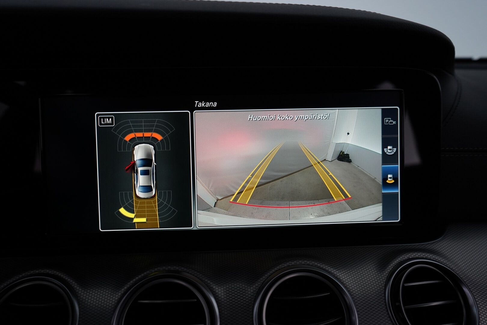 Mercedes-Benz E 2017 220d T A Premium Business AMG *LED-High Performance / P.Kamera / Sporttipenkit / Navi / Apple&Android / Lohko* - Kahdet renkaat alumiinivantein / Juuri katsastettu / Särmät huollot