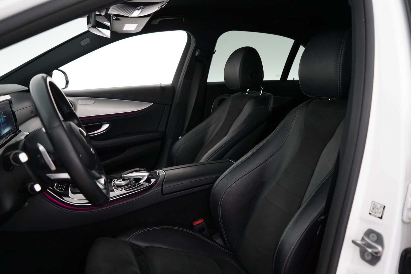 Mercedes-Benz E 2017 220d T A Premium Business AMG *LED-High Performance / P.Kamera / Sporttipenkit / Navi / Apple&Android / Lohko* - Kahdet renkaat alumiinivantein / Juuri katsastettu / Särmät huollot