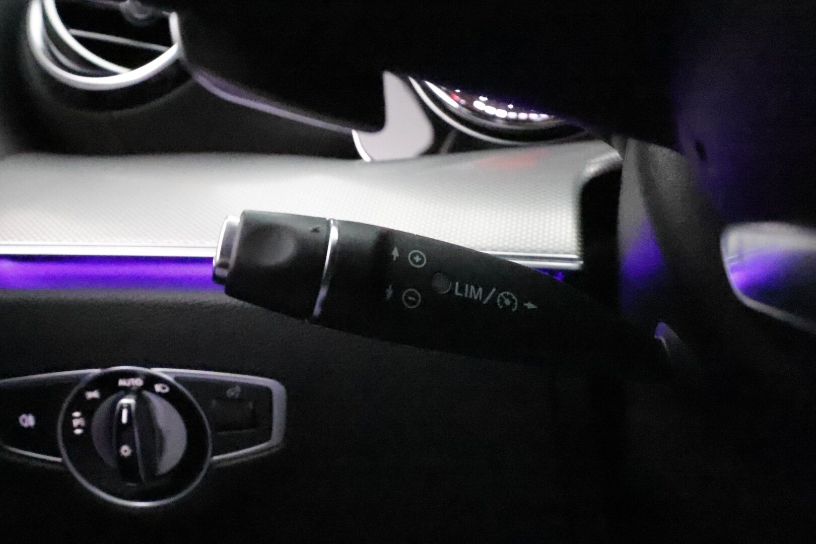 Mercedes-Benz E 2017 220d T A Premium Business AMG **Lohkolämmitin / LED-High Performance / P.Kamera / Sporttipenkit / Navi / Apple&Android** - Kahdet renkaat alumiinivantein