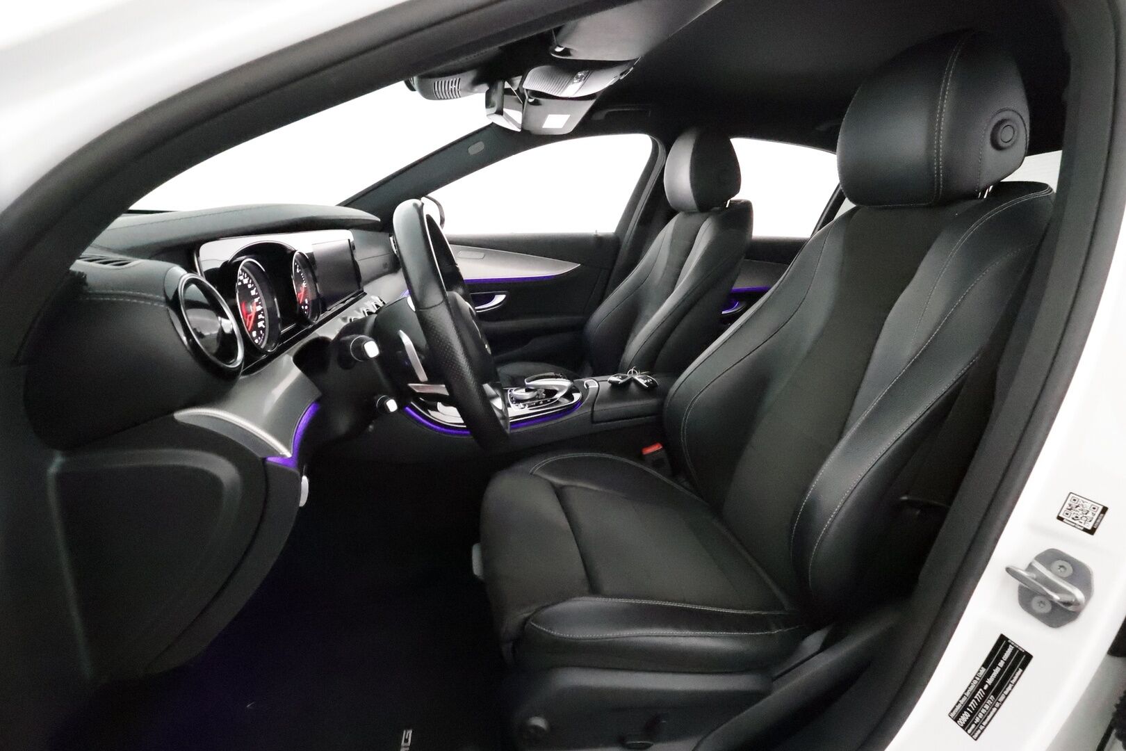 Mercedes-Benz E 2017 220d T A Premium Business AMG **Lohkolämmitin / LED-High Performance / P.Kamera / Sporttipenkit / Navi / Apple&Android** - Kahdet renkaat alumiinivantein