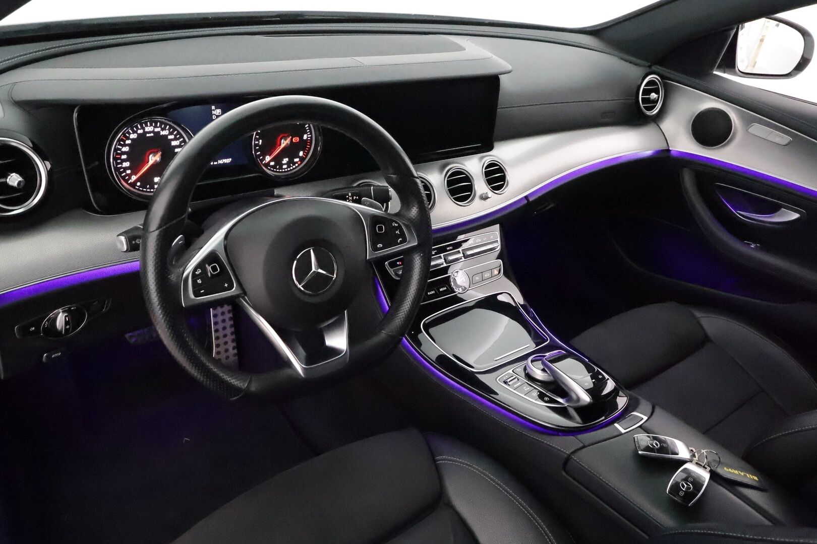 Mercedes-Benz E 2017 220d T A Premium Business AMG **Lohkolämmitin / LED-High Performance / P.Kamera / Sporttipenkit / Navi / Apple&Android** - Kahdet renkaat alumiinivantein