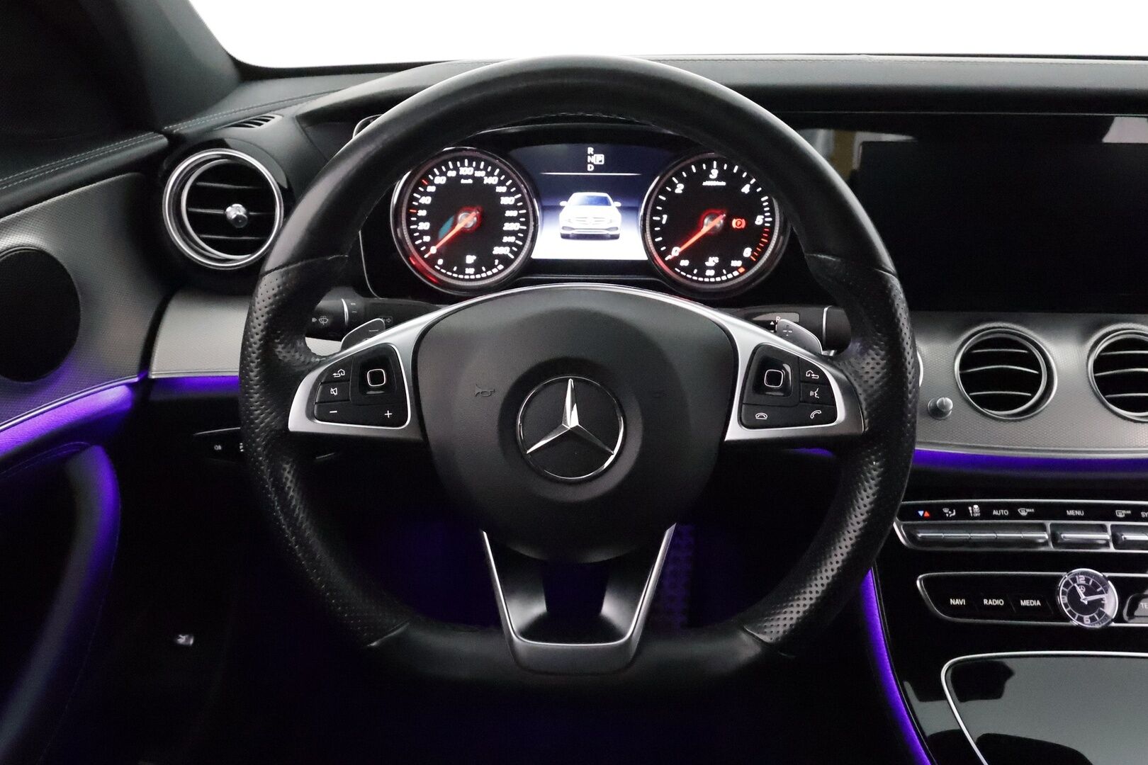 Mercedes-Benz E 2017 220d T A Premium Business AMG **Lohkolämmitin / LED-High Performance / P.Kamera / Sporttipenkit / Navi / Apple&Android** - Kahdet Renkaat