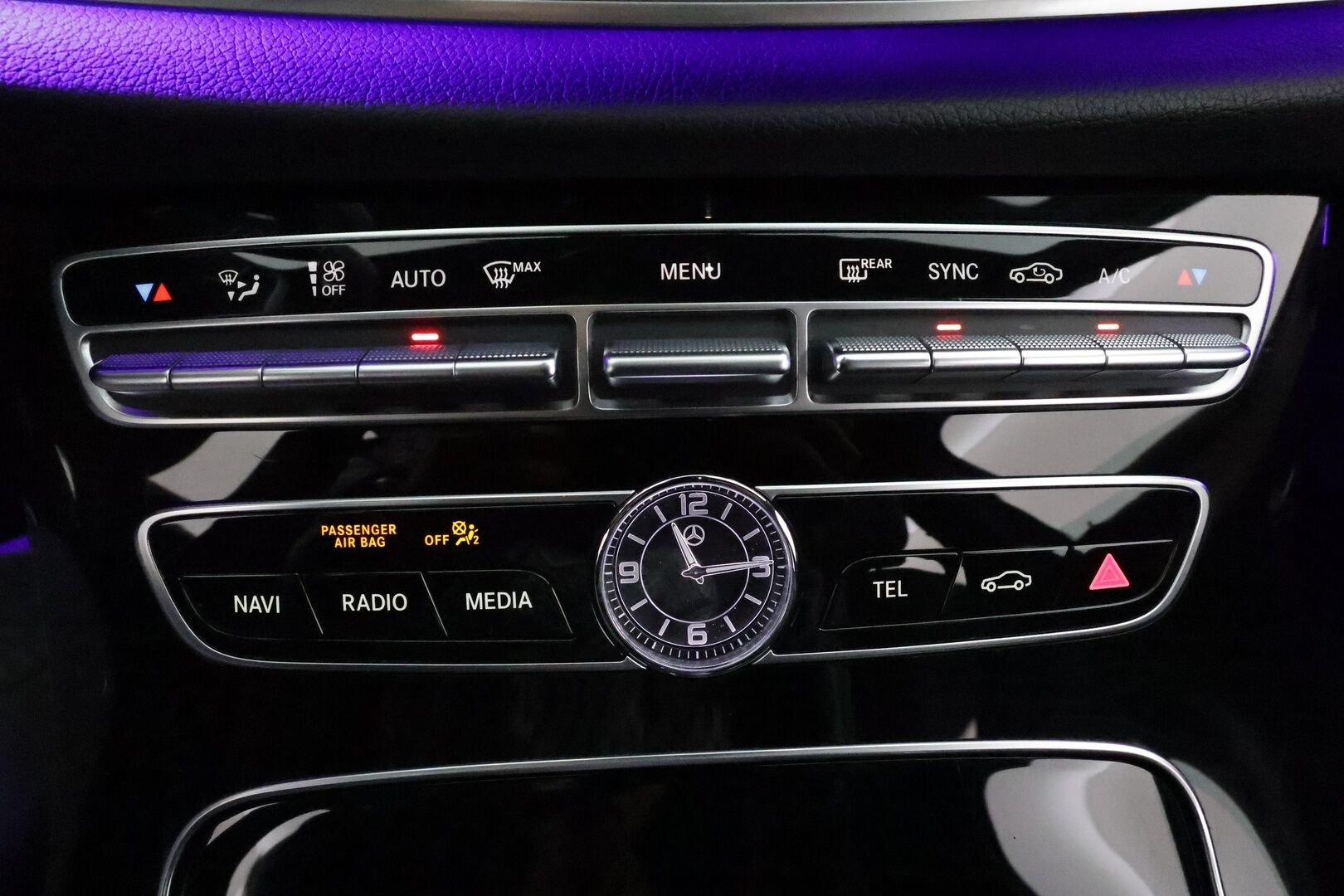 Mercedes-Benz E 2017 220d T A Premium Business AMG **Lohkolämmitin / LED-High Performance / P.Kamera / Sporttipenkit / Navi / Apple&Android** - Kahdet renkaat alumiinivantein