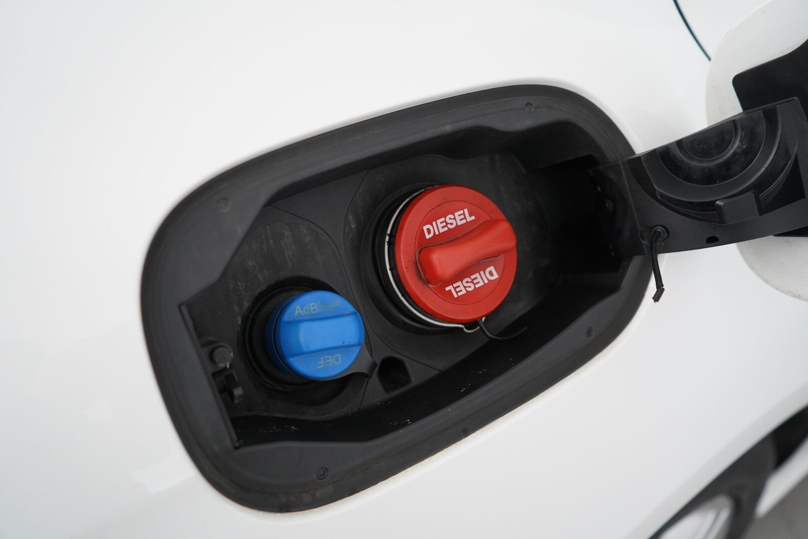 Mercedes-Benz E 2017 220d T A Premium Business AMG *LED-High Performance / P.Kamera / Sporttipenkit / Navi / Apple&Android / Lohko* - Kahdet renkaat alumiinivantein / Juuri katsastettu / Särmät huollot