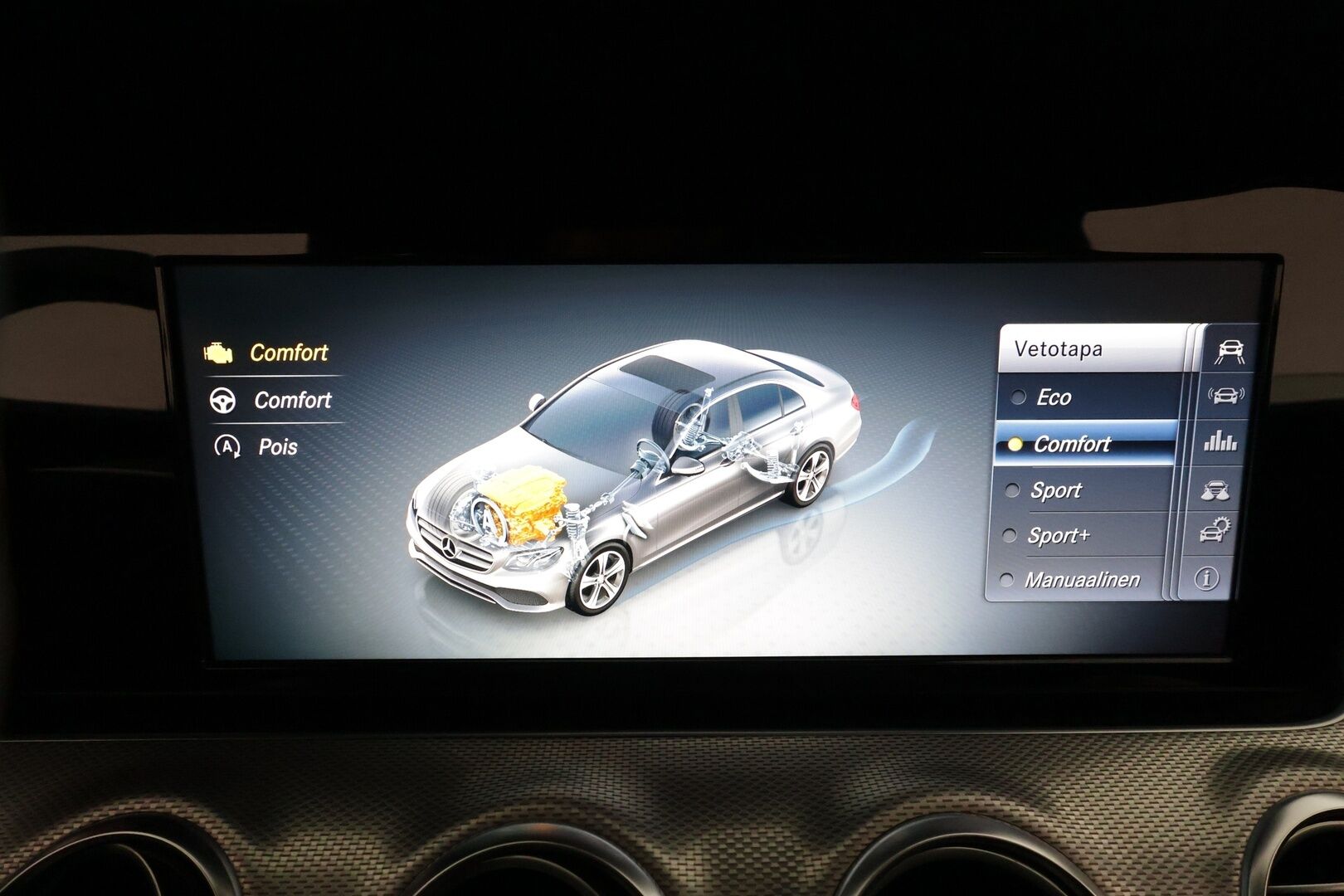 Mercedes-Benz E 2017 220d T A Premium Business AMG **Lohkolämmitin / LED-High Performance / P.Kamera / Sporttipenkit / Navi / Apple&Android** - Kahdet renkaat alumiinivantein