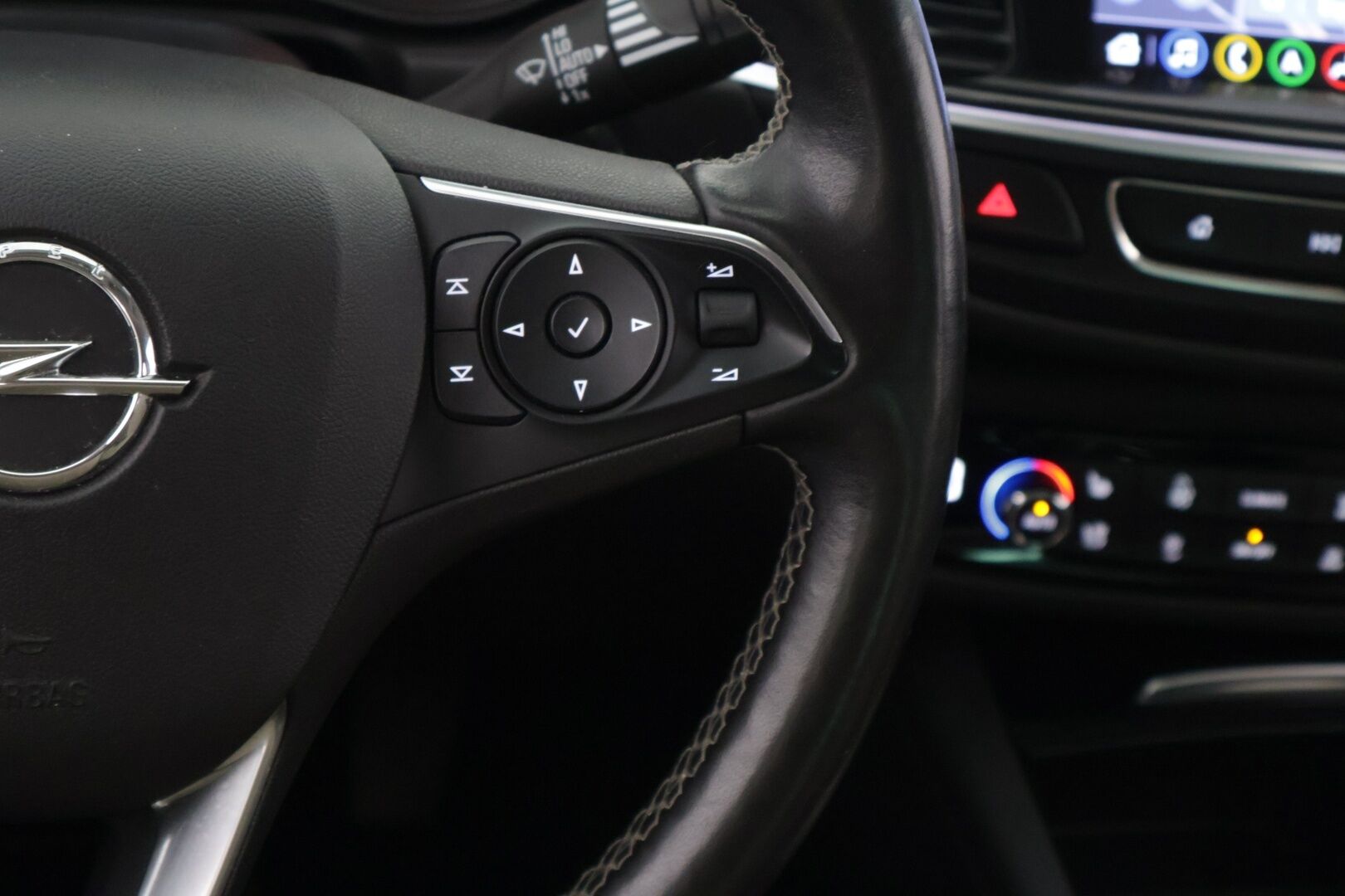 Opel Insignia 2020 Grand Sport Innovation Plus 165 Turbo A ** Webasto / OPC-Line /  AGR / HUD / 360-Kamera / Blis / Ilmastoidut etuistuimet - ** Hyvin huolettu / Kahdet renkaat vanteineen **