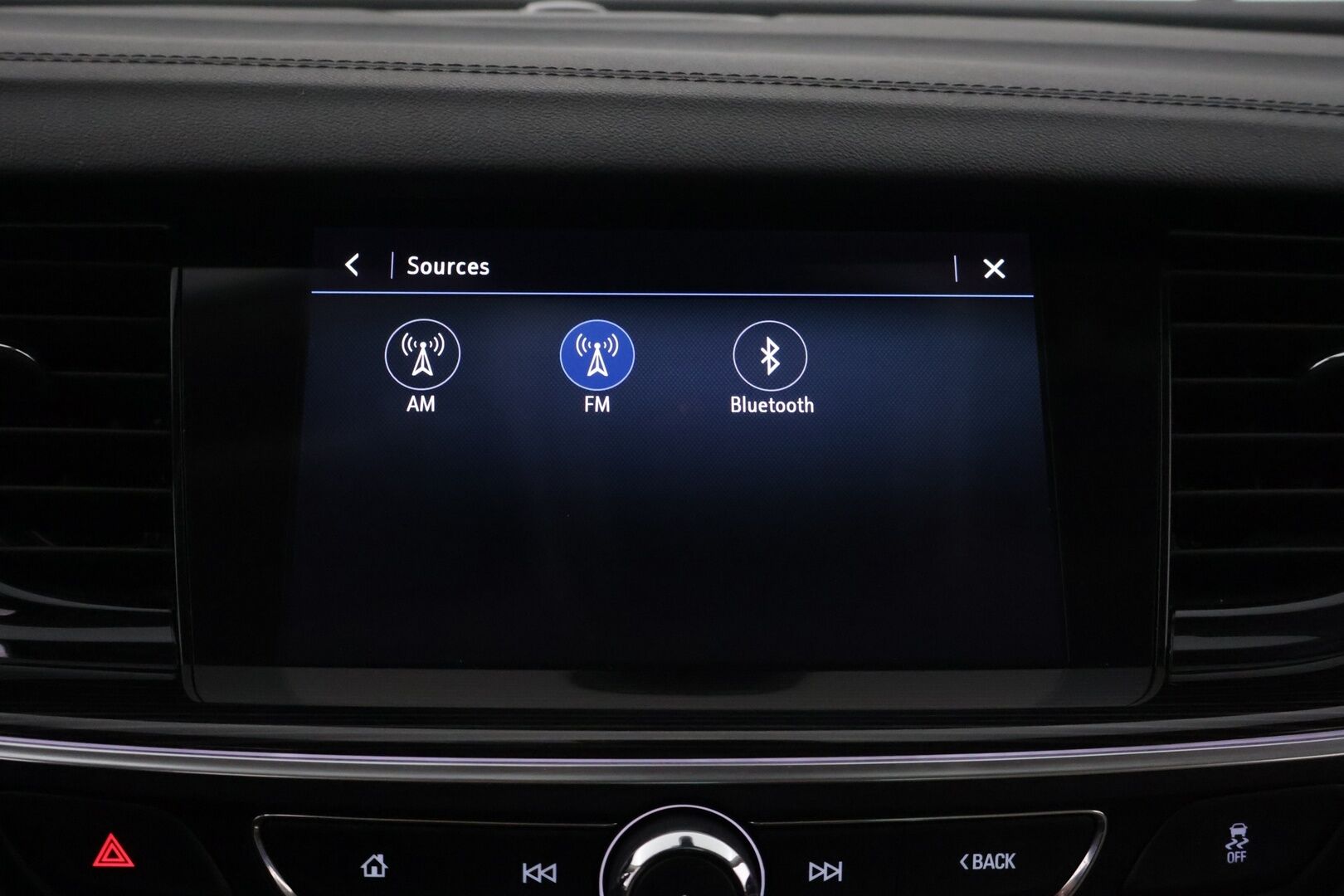 Opel Insignia 2020 Grand Sport Innovation Plus 165 Turbo A ** Webasto / OPC-Line /  AGR / HUD / 360-Kamera / Blis / Ilmastoidut etuistuimet - ** Hyvin huolettu / Kahdet renkaat vanteineen **