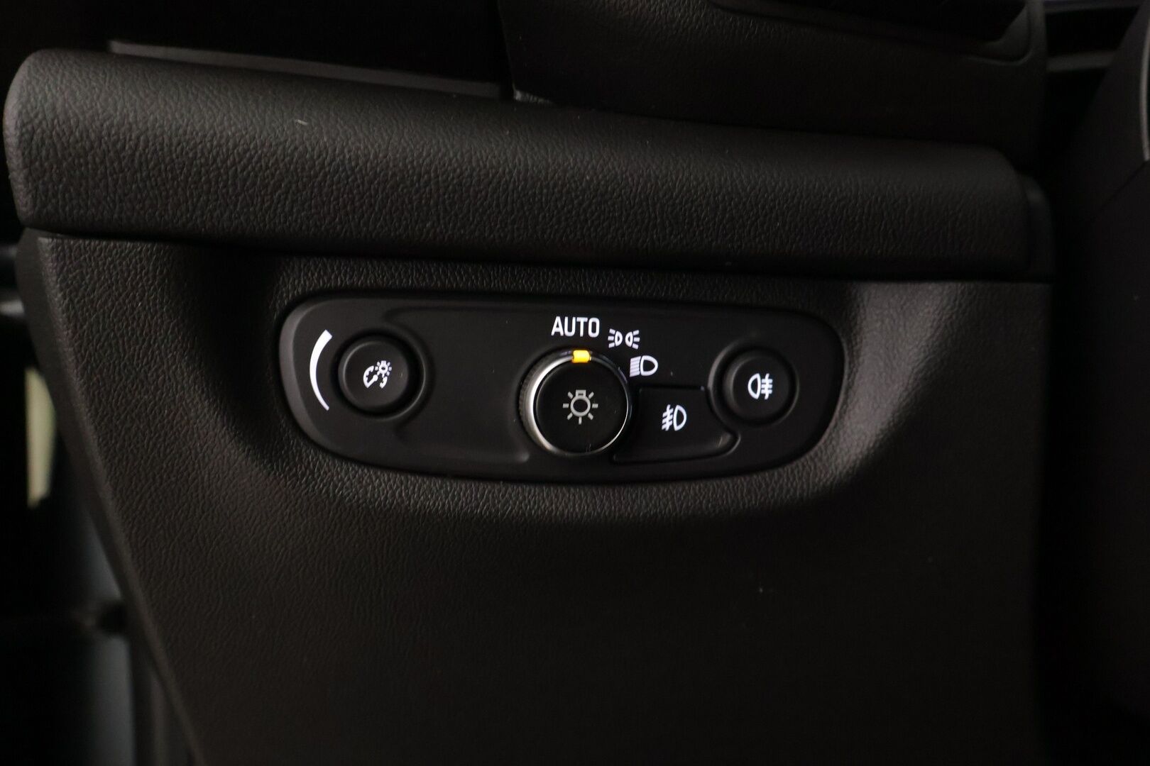 Opel Insignia 2020 Grand Sport Innovation Plus 165 Turbo A ** Webasto / OPC-Line /  AGR / HUD / 360-Kamera / Blis / Ilmastoidut etuistuimet - ** Hyvin huolettu / Kahdet renkaat vanteineen **