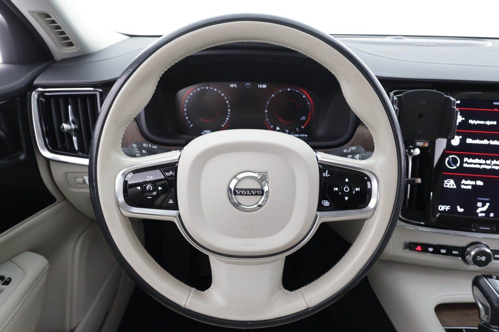 Volvo V90 2021 D3 Business Inscription Edition aut * Pilot assist / Koukku / Webasto / High Level LED / Muistipenkit / P.Kamera / Sporttinahat * - Suomi-auto / Kahdet Renkaat - HULLUT AVAJAISHULINAT KORKOTARJOUS 3,29 %