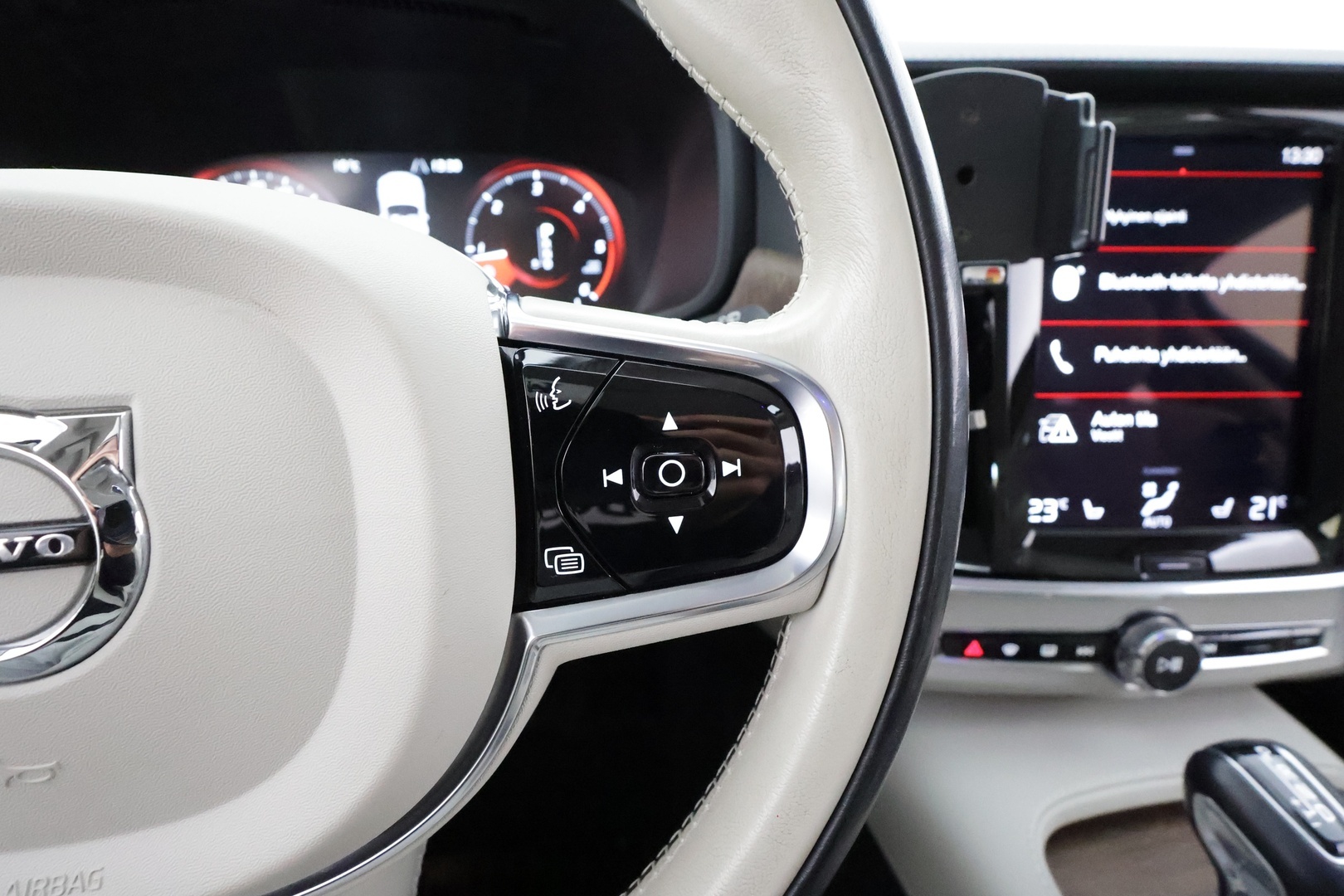 Volvo V90 2021 D3 Business Inscription Edition aut * Pilot assist / Koukku / Webasto / High Level LED / Muistipenkit / P.Kamera / Sporttinahat * - Suomi-auto / Kahdet Renkaat - HULLUT AVAJAISHULINAT KORKOTARJOUS 3,29 %