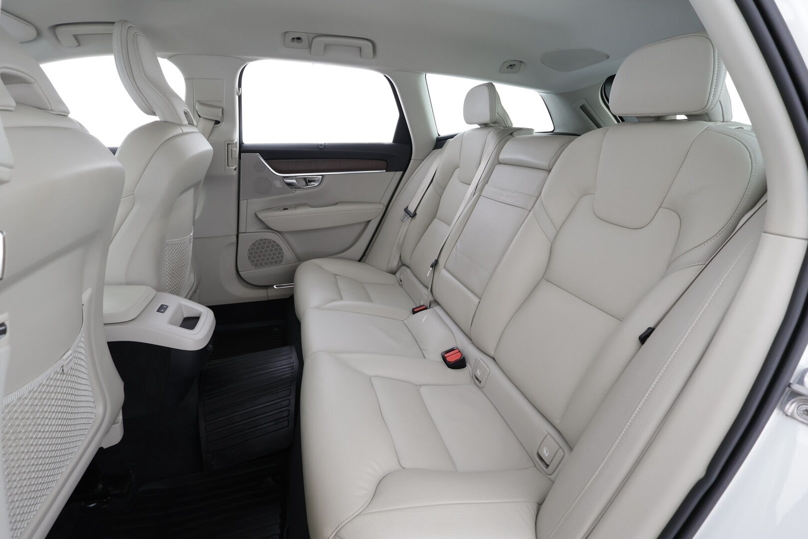 Volvo V90 2021 D3 Business Inscription Edition aut * Pilot assist / Koukku / Webasto / High Level LED / Muistipenkit / P.Kamera / Sporttinahat * - Suomi-auto / Kahdet Renkaat - HULLUT AVAJAISHULINAT KORKOTARJOUS 3,29 %