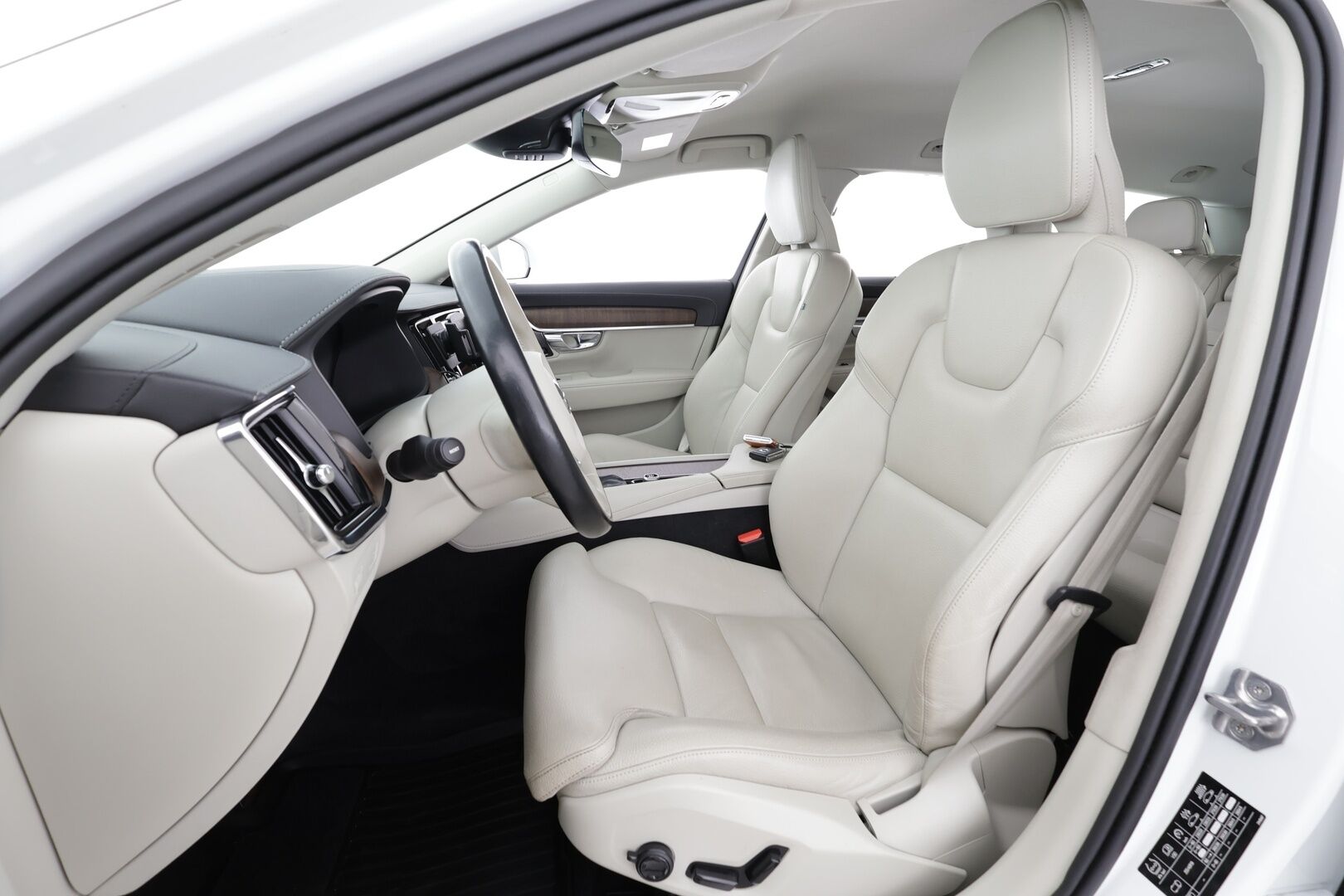 Volvo V90 2021 D3 Business Inscription Edition aut * Pilot assist / Koukku / Webasto / High Level LED / Muistipenkit / P.Kamera / Sporttinahat * - Suomi-auto / Kahdet Renkaat - HULLUT AVAJAISHULINAT KORKOTARJOUS 3,29 %