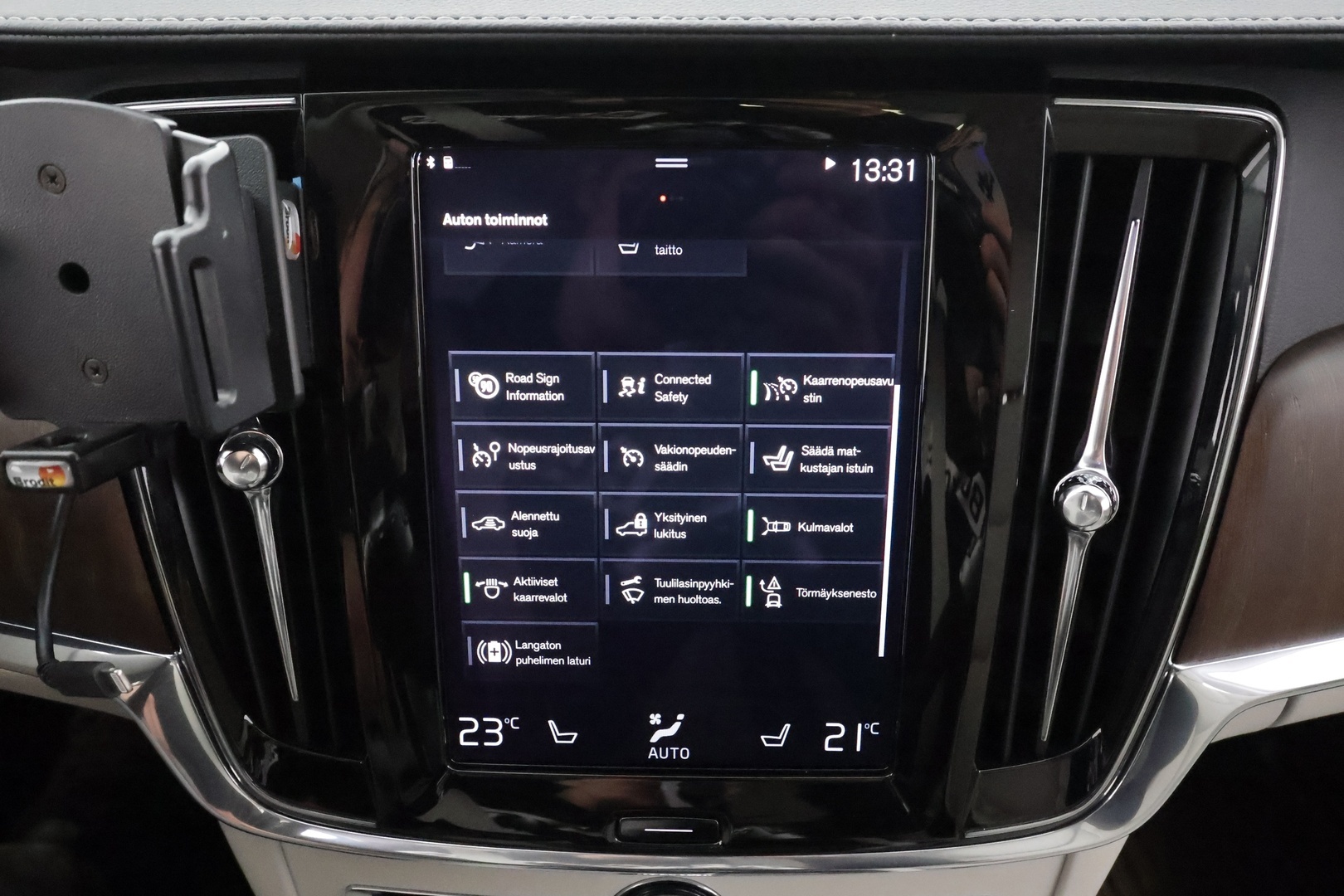 Volvo V90 2021 D3 Business Inscription Edition aut * Pilot assist / Koukku / Webasto / High Level LED / Muistipenkit / P.Kamera / Sporttinahat * - Suomi-auto / Kahdet Renkaat - HULLUT AVAJAISHULINAT KORKOTARJOUS 3,29 %