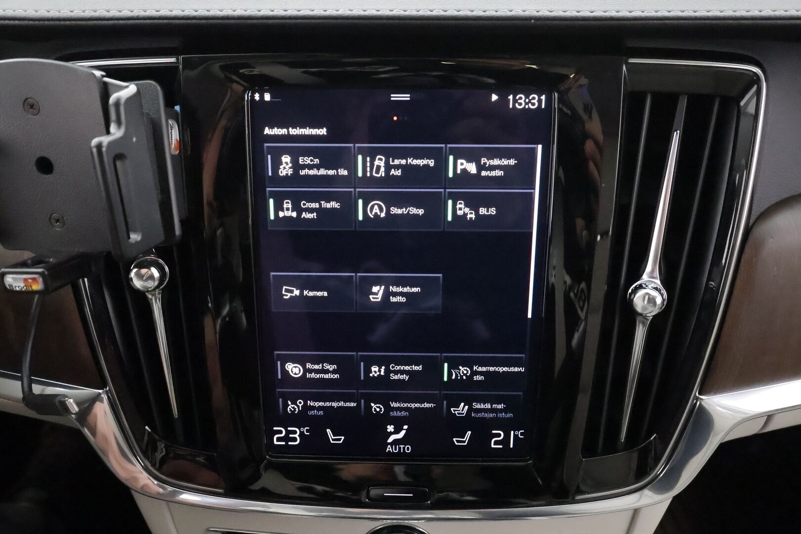 Volvo V90 2021 D3 Business Inscription Edition aut * Pilot assist / Koukku / Webasto / High Level LED / Muistipenkit / P.Kamera / Sporttinahat * - Suomi-auto / Kahdet Renkaat - HULLUT AVAJAISHULINAT KORKOTARJOUS 3,29 %