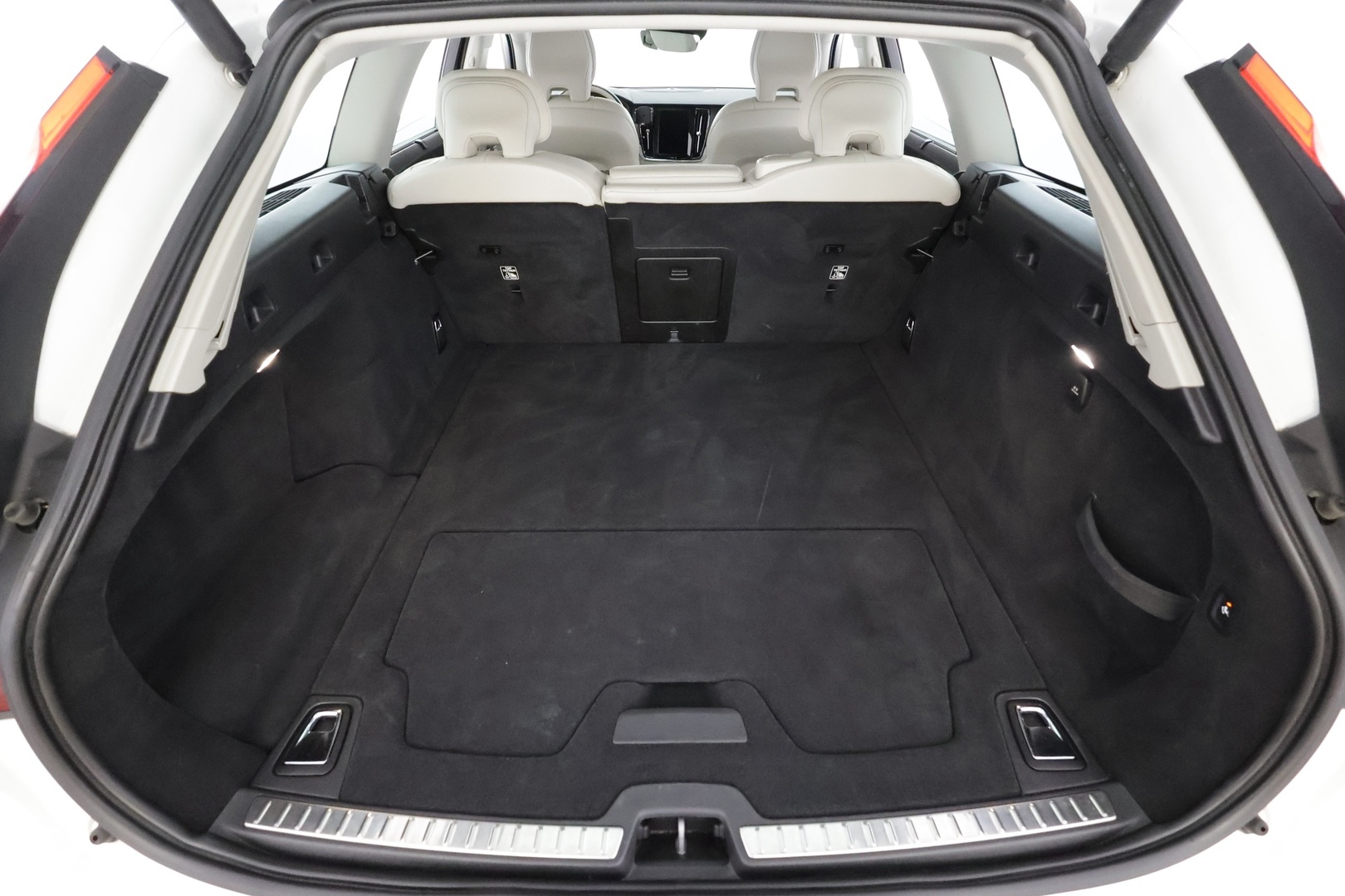 Volvo V90 2021 D3 Business Inscription Edition aut * Pilot assist / Koukku / Webasto / High Level LED / Muistipenkit / P.Kamera / Sporttinahat * - Suomi-auto / Kahdet Renkaat - HULLUT AVAJAISHULINAT KORKOTARJOUS 3,29 %