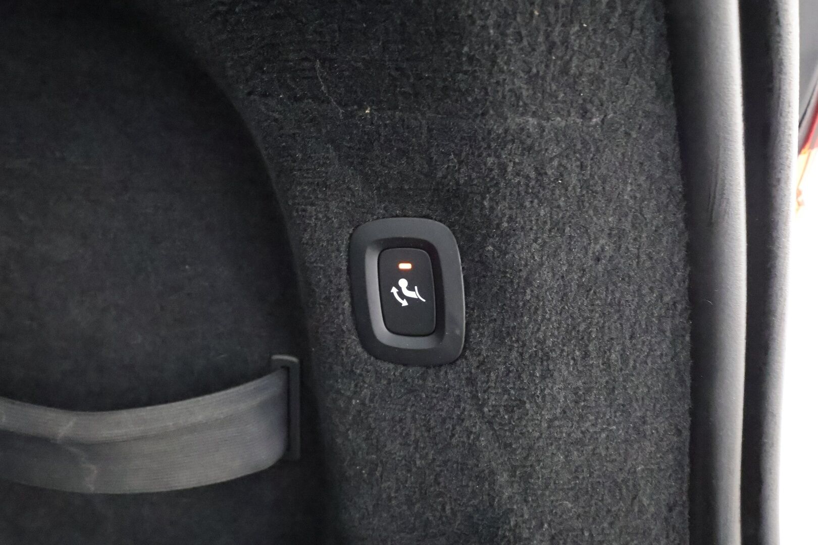 Volvo V90 2021 D3 Business Inscription Edition aut * Pilot assist / Koukku / Webasto / High Level LED / Muistipenkit / P.Kamera / Sporttinahat * - Suomi-auto / Kahdet Renkaat - HULLUT AVAJAISHULINAT KORKOTARJOUS 3,29 %