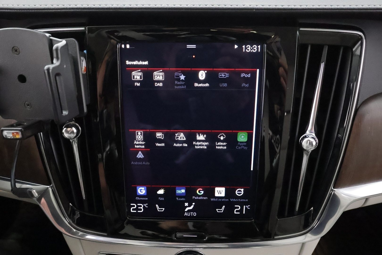 Volvo V90 2021 D3 Business Inscription Edition aut * Pilot assist / Koukku / Webasto / High Level LED / Muistipenkit / P.Kamera / Sporttinahat * - Suomi-auto / Kahdet Renkaat - HULLUT AVAJAISHULINAT KORKOTARJOUS 3,29 %