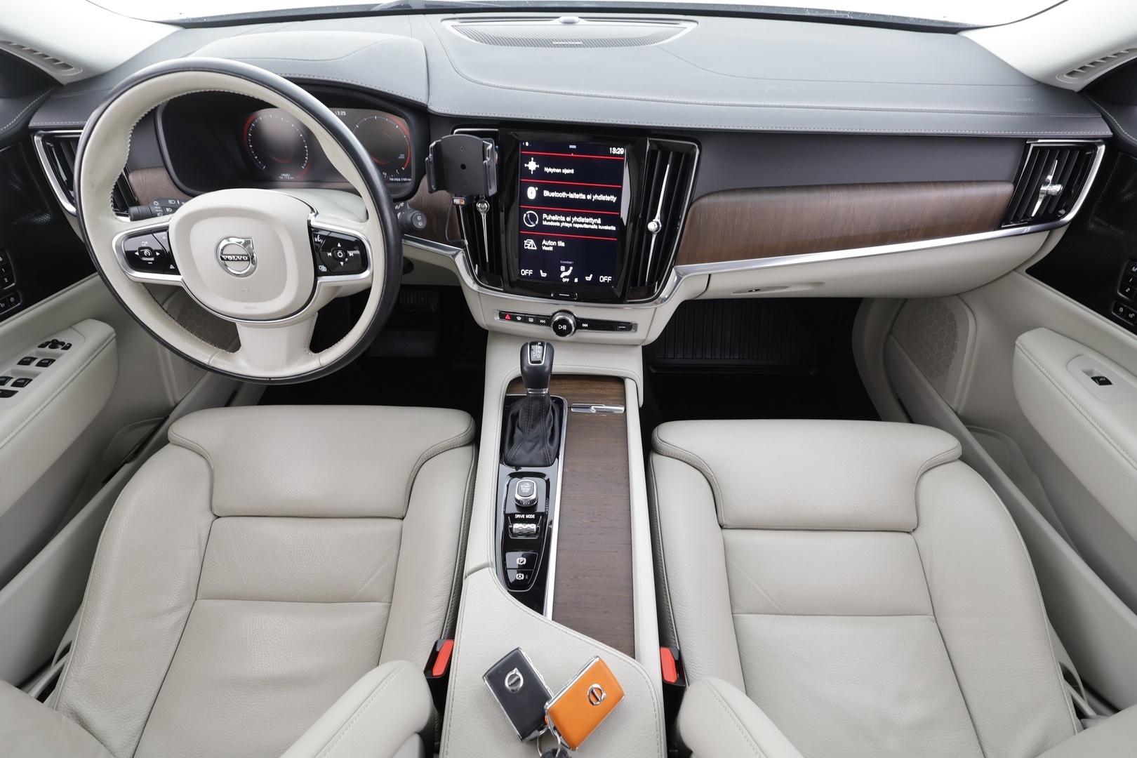 Volvo V90 2021 D3 Business Inscription Edition aut * Pilot assist / Koukku / Webasto / High Level LED / Muistipenkit / P.Kamera / Sporttinahat * - Suomi-auto / Kahdet Renkaat - HULLUT AVAJAISHULINAT KORKOTARJOUS 3,29 %