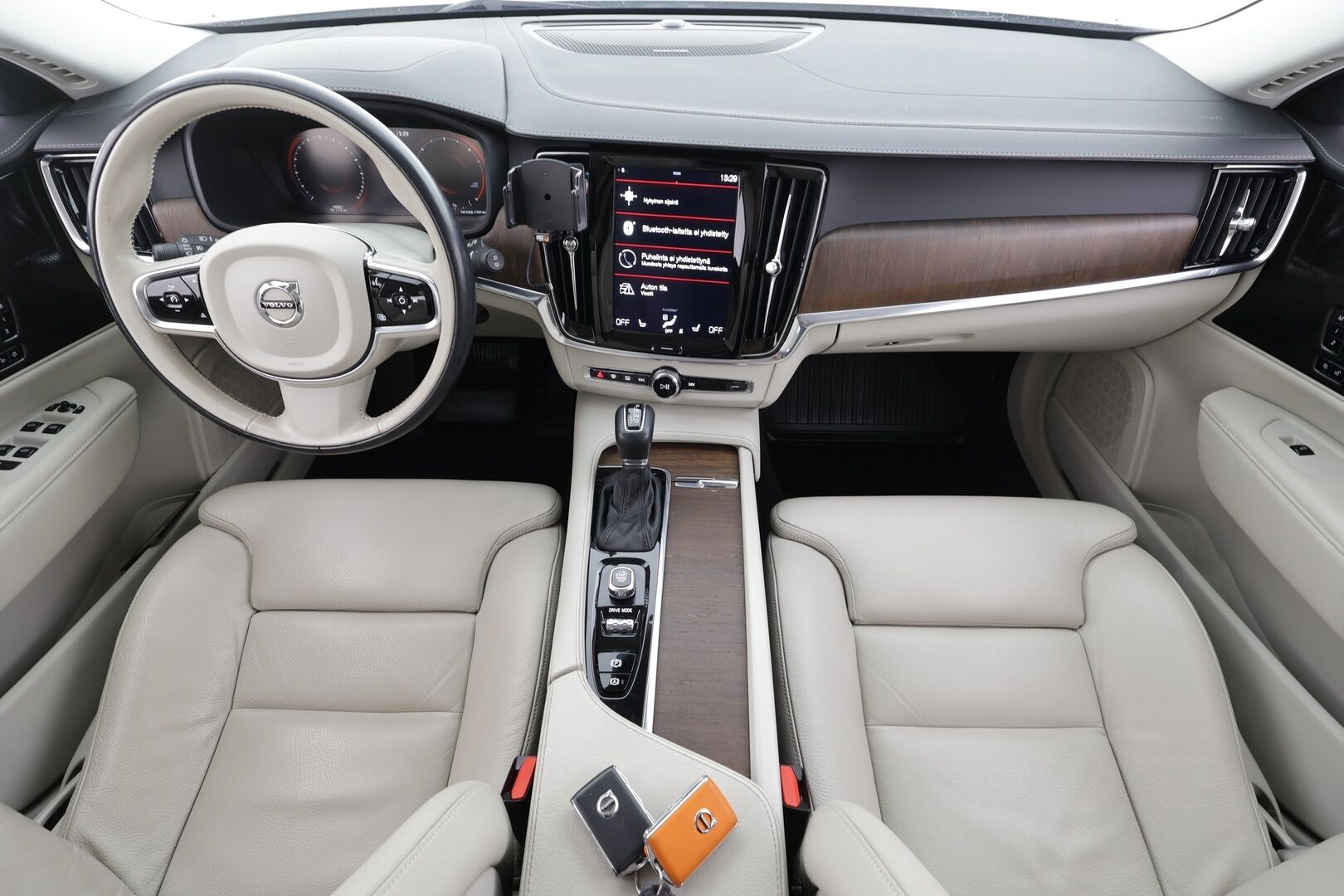 Volvo V90 2021 D3 Business Inscription Edition aut * Pilot assist / Koukku / Webasto / High Level LED / Muistipenkit / P.Kamera / Sporttinahat * - Suomi-auto / Kahdet Renkaat - HULLUT AVAJAISHULINAT KORKOTARJOUS 3,29 %