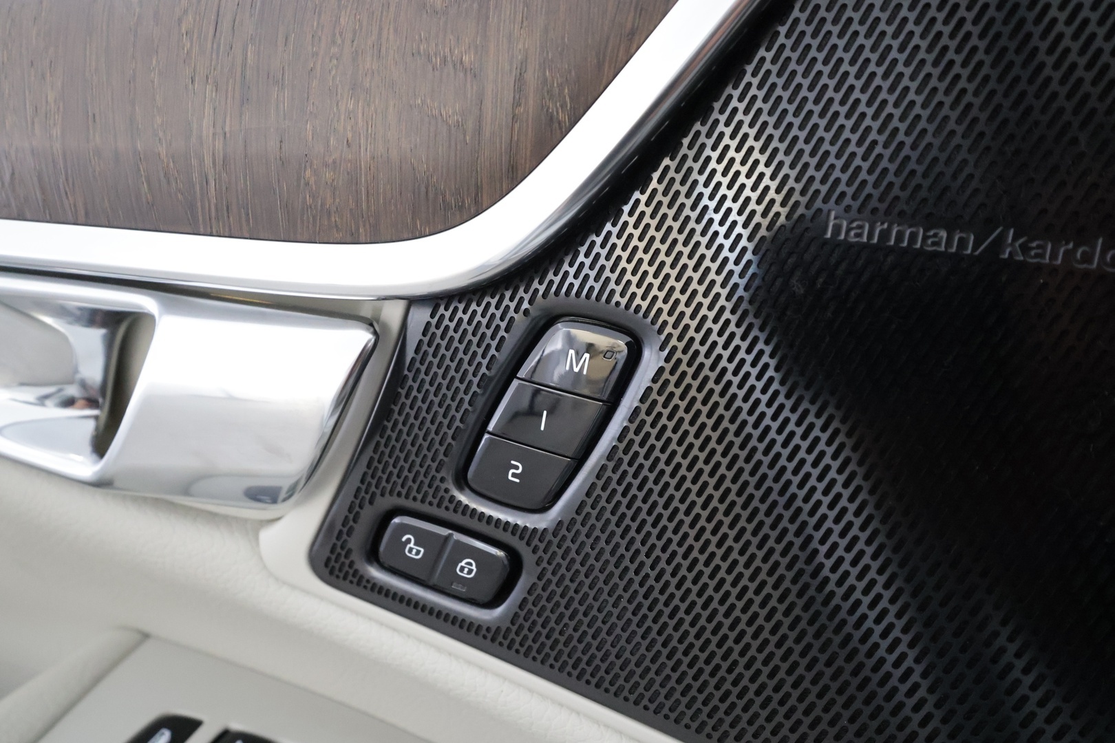 Volvo V90 2021 D3 Business Inscription Edition aut * Pilot assist / Koukku / Webasto / High Level LED / Muistipenkit / P.Kamera / Sporttinahat * - Suomi-auto / Kahdet Renkaat - HULLUT AVAJAISHULINAT KORKOTARJOUS 3,29 %