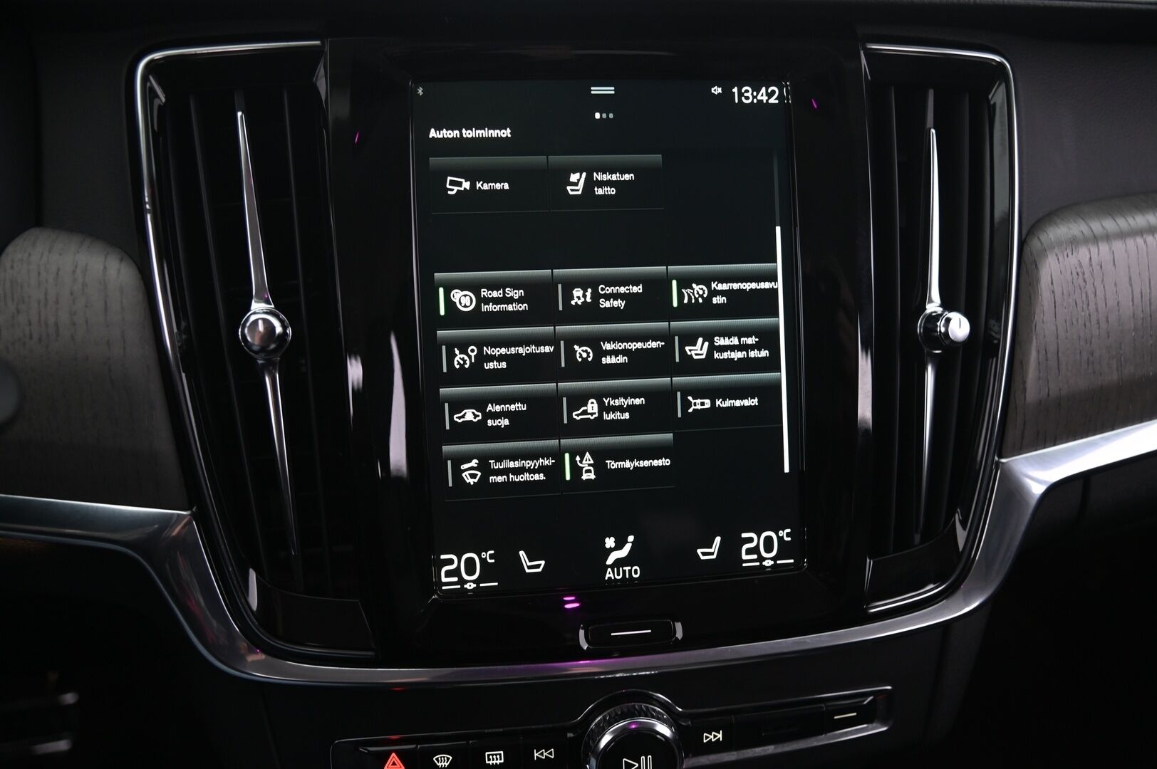 Volvo V90 2021 D3 Inscription Edition Taksi aut - Juuri Huollettu| Facelift | ACC & PilotAssist | Webasto | Muistinahat! | Peruutuskamera | ALV-Vähennyskelpoinen | KeyLessGo | 2x Renkaat&Vanteet