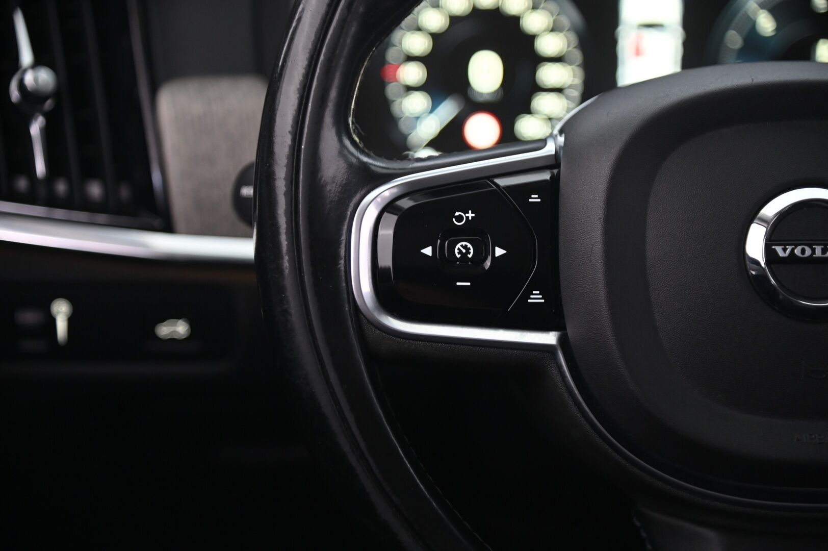 Volvo V90 2021 D3 Inscription Edition Taksi aut - Juuri Huollettu| Facelift | ACC & PilotAssist | Webasto | Muistinahat! | Peruutuskamera | ALV-Vähennyskelpoinen | KeyLessGo | 2x Renkaat&Vanteet