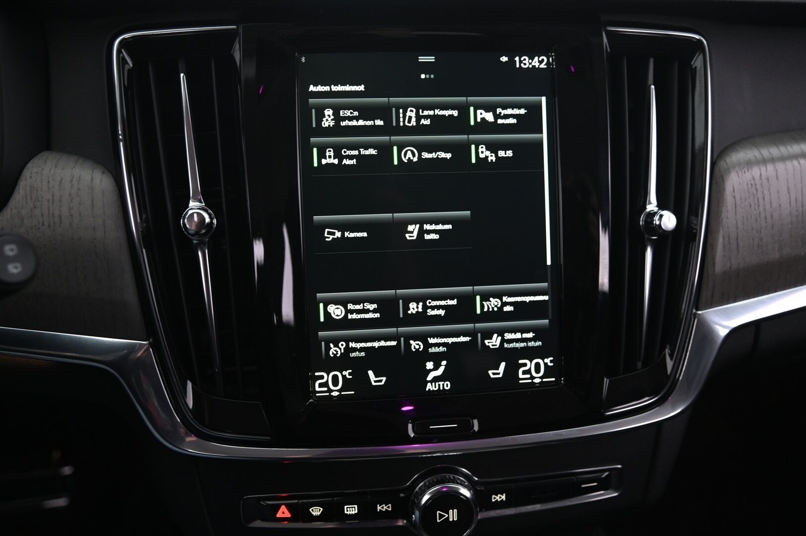 Volvo V90 2021 D3 Inscription Edition Taksi aut - Juuri Huollettu| Facelift | ACC & PilotAssist | Webasto | Muistinahat! | Peruutuskamera | ALV-Vähennyskelpoinen | KeyLessGo | 2x Renkaat&Vanteet