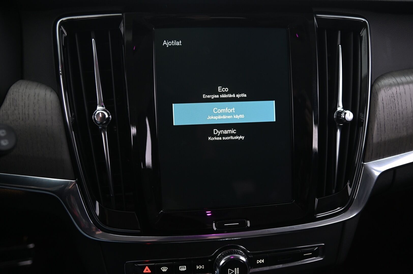 Volvo V90 2021 D3 Inscription Edition Taksi aut - Juuri Huollettu| Facelift | ACC & PilotAssist | Webasto | Muistinahat! | Peruutuskamera | ALV-Vähennyskelpoinen | KeyLessGo | 2x Renkaat&Vanteet