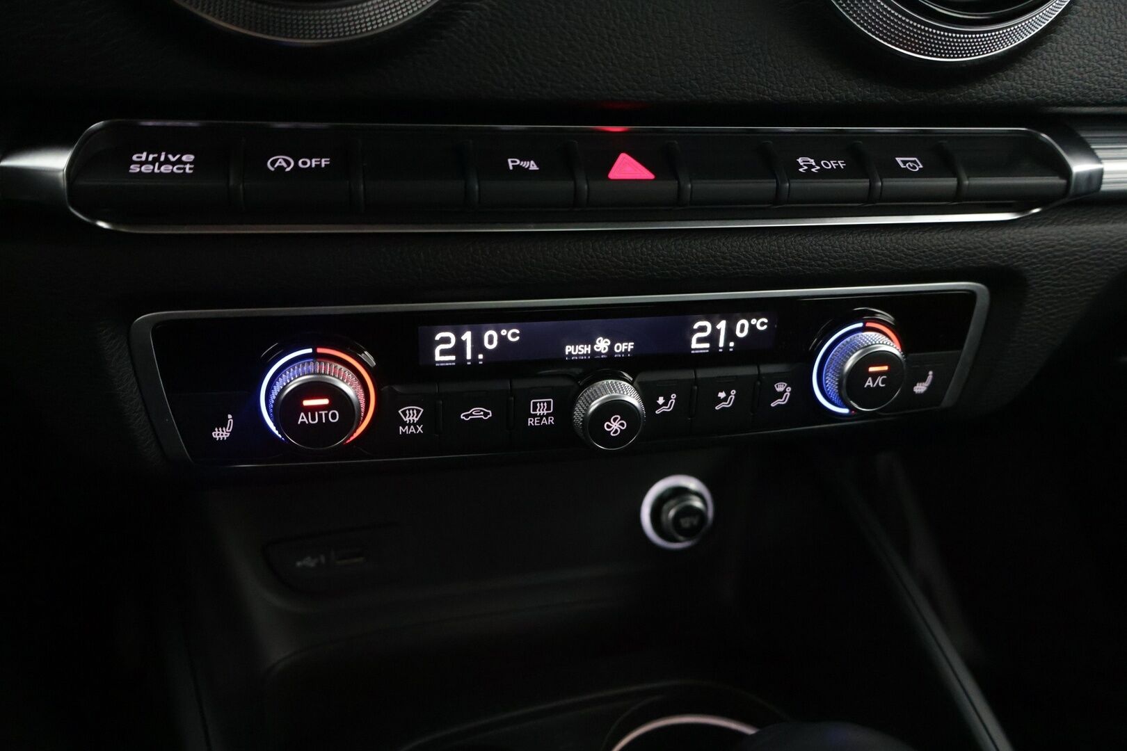 Audi A3 2018 Sedan 2,0 TFSI 140 kW quattro S tronic * P-kamera / Lohko / Suomi-auto* - 2x Renkaat / Hyvä huoltohistoria / Siisti - HULLU BLACKWEEK KORKOTARJOUS 2,49%