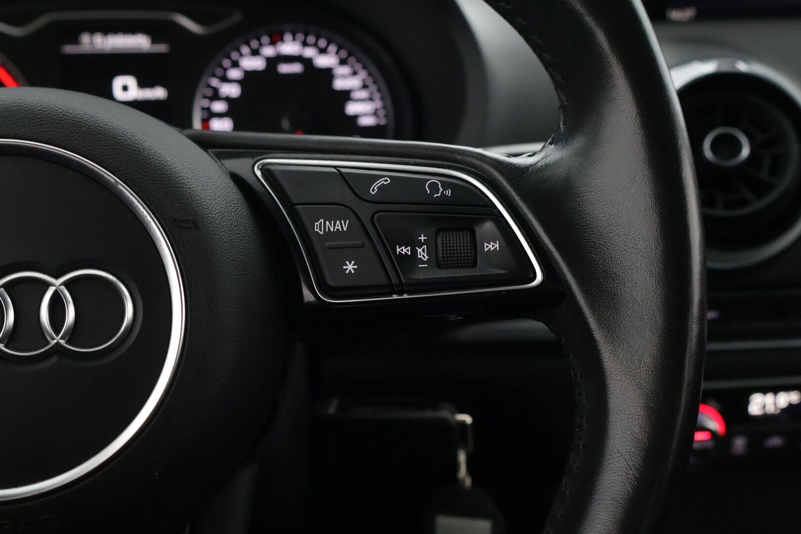 Audi A3 2018 Sedan 2,0 TFSI 140 kW quattro S tronic * P-kamera / Lohko / Suomi-auto* - 2x Renkaat / Hyvä huoltohistoria / Siisti - HULLU BLACKWEEK KORKOTARJOUS 2,49%