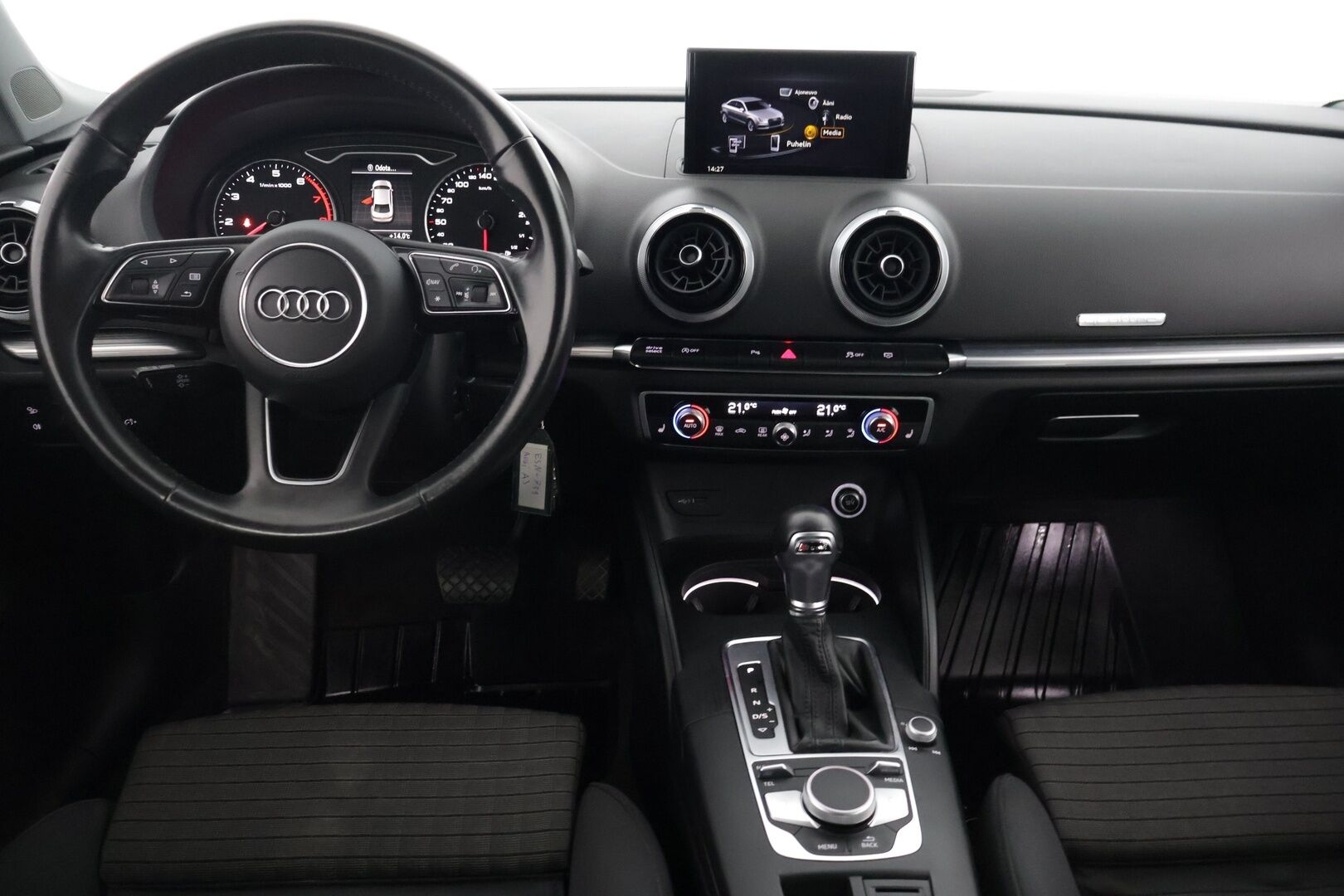 Audi A3 2018 Sedan 2,0 TFSI 140 kW quattro S tronic * P-kamera / Lohko / Suomi-auto* - 2x Renkaat / Hyvä huoltohistoria / Siisti - HULLU BLACKWEEK KORKOTARJOUS 2,49%