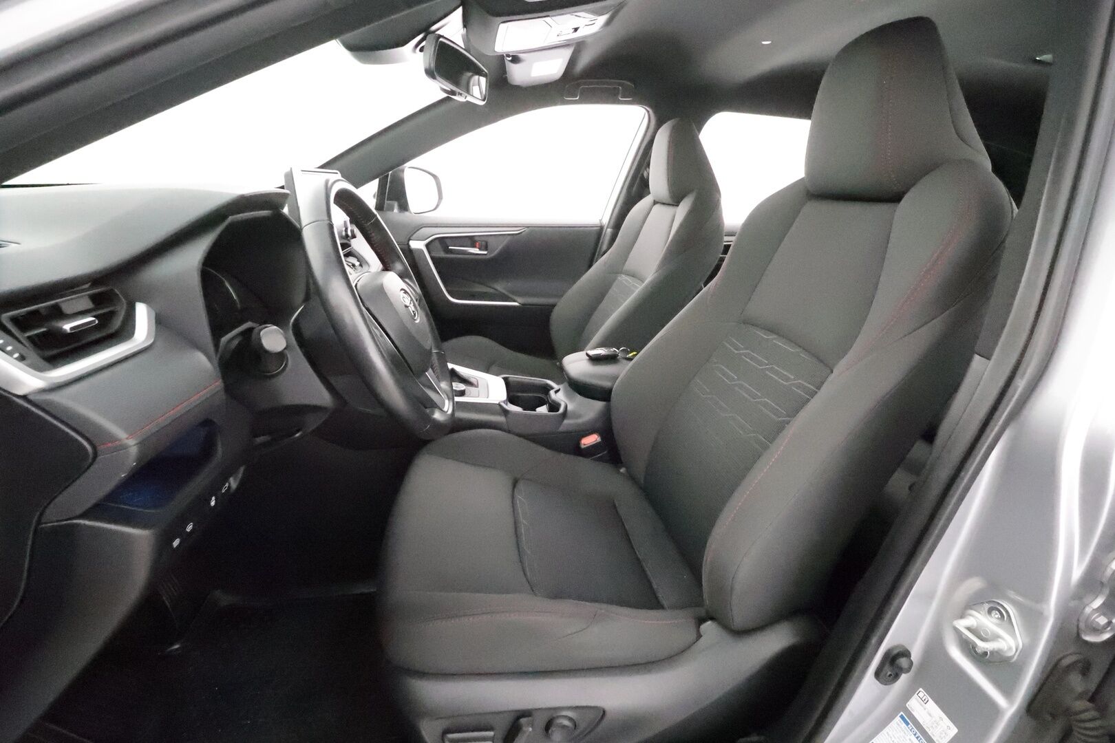 Toyota RAV4 Plug-in 2020 Hybrid 2,5 AWD-i Active * ACC / LED / P.kamera / Lohkolämmitin / Navi / Kaistavahti / Keyless * - Suomi-auto / 2x Latauskaapelit / Kahdet renkaat / Merkkihuollettu!