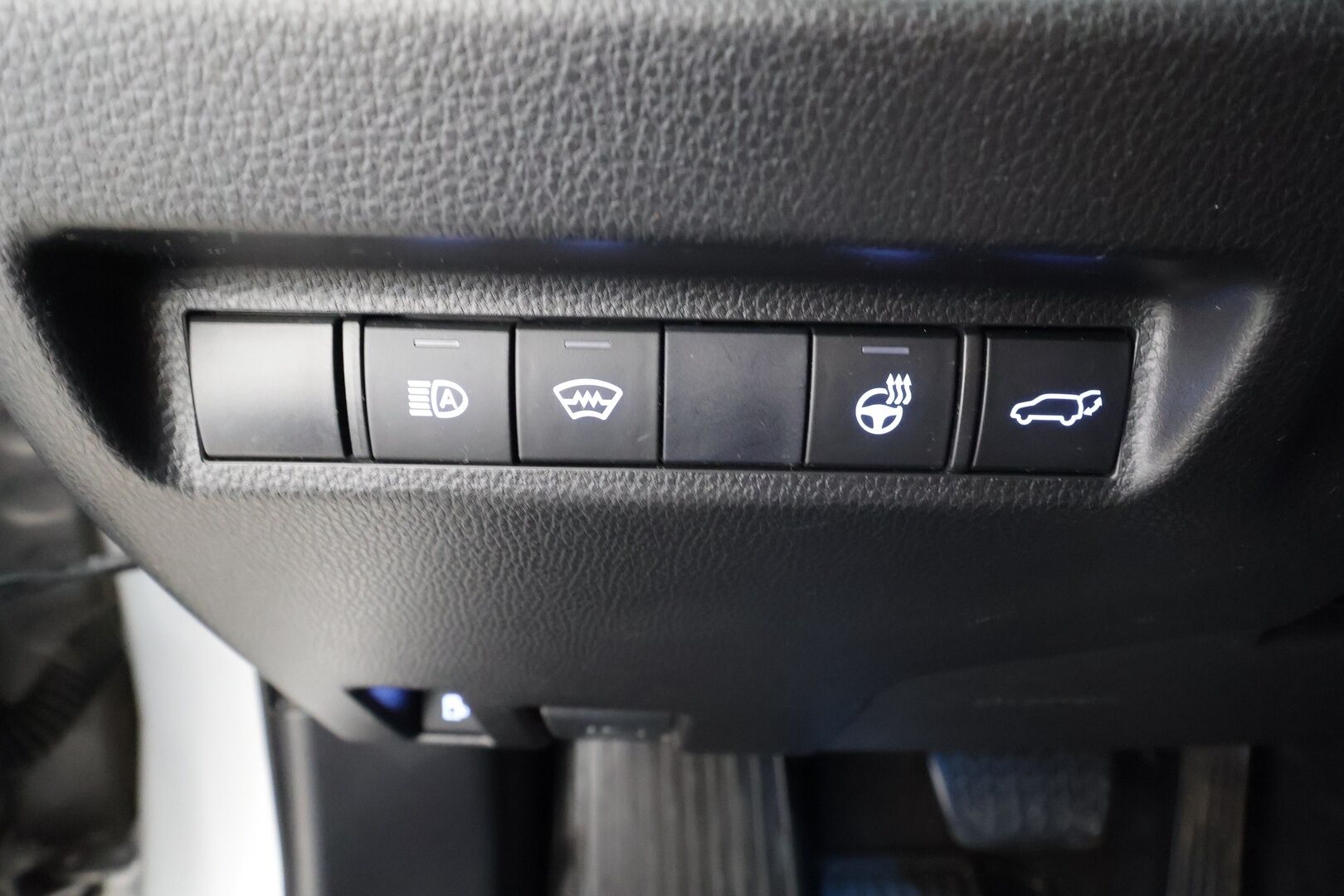 Toyota RAV4 Plug-in 2020 Hybrid 2,5 AWD-i Active * ACC / LED / P.kamera / Lohkolämmitin / Navi / Kaistavahti / Keyless * - Suomi-auto / 2x Latauskaapelit / Kahdet renkaat / Merkkihuollettu!