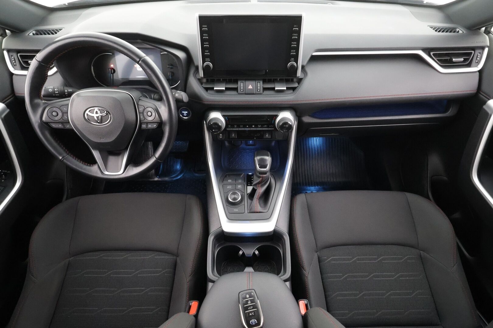 Toyota RAV4 Plug-in 2020 Hybrid 2,5 AWD-i Active * ACC / LED / P.kamera / Lohkolämmitin / Navi / Kaistavahti / Keyless * - Suomi-auto / 2x Latauskaapelit / Kahdet renkaat / Merkkihuollettu!