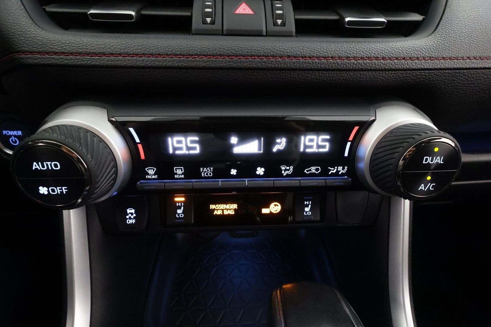 Toyota RAV4 Plug-in 2020 Hybrid 2,5 AWD-i Active * ACC / LED / P.kamera / Lohkolämmitin / Navi / Kaistavahti / Keyless * - Suomi-auto / 2x Latauskaapelit / Kahdet renkaat / Merkkihuollettu!