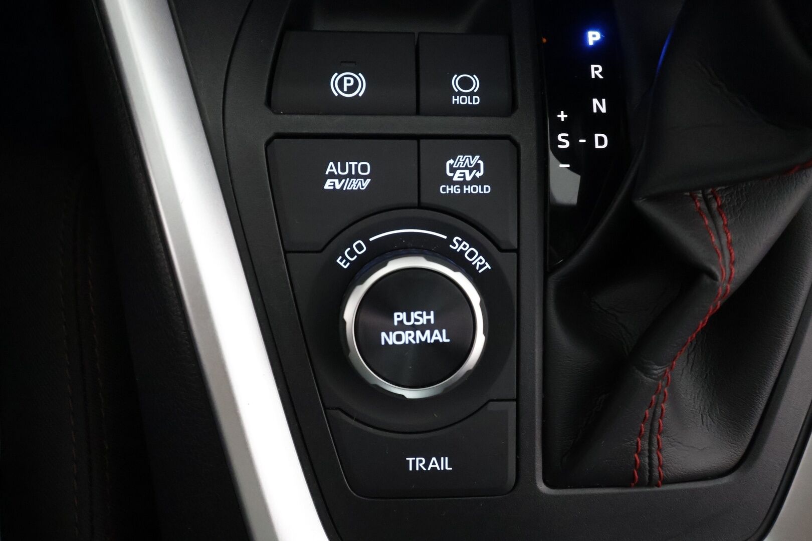 Toyota RAV4 Plug-in 2020 Hybrid 2,5 AWD-i Active * ACC / LED / P.kamera / Lohkolämmitin / Navi / Kaistavahti / Keyless * - Suomi-auto / 2x Latauskaapelit / Kahdet renkaat / Merkkihuollettu!