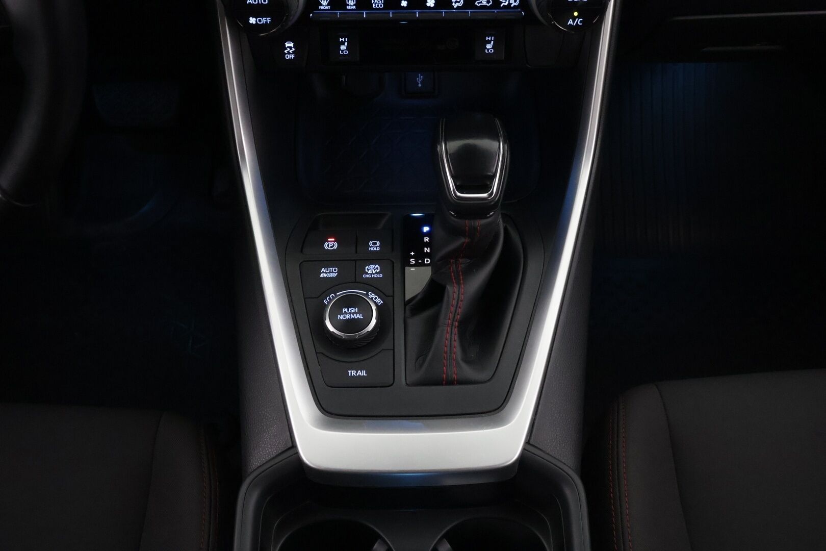 Toyota RAV4 Plug-in 2020 Hybrid 2,5 AWD-i Active / Remote Climate Control / Adapt. Vakkari / Koukku / P-kamera / Sähköpenkki / Ratinlämmitin - Suomi-auto / 2x aluvanteet / Navi / Merkkihuollettu / Lohko+sisäpuhallin!