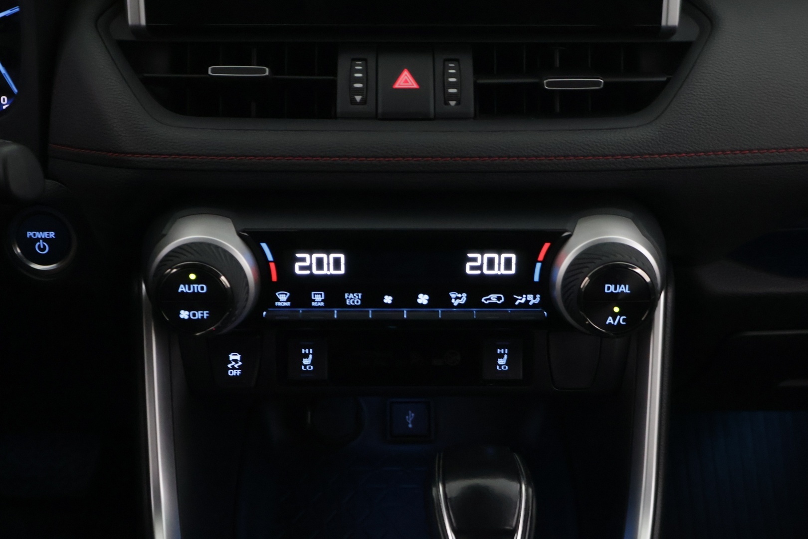 Toyota RAV4 Plug-in 2020 Hybrid 2,5 AWD-i Active / Remote Climate Control / Adapt. Vakkari / Koukku / P-kamera / Sähköpenkki / Ratinlämmitin - Suomi-auto / 2x aluvanteet / Navi / Merkkihuollettu / Lohko+sisäpuhallin!