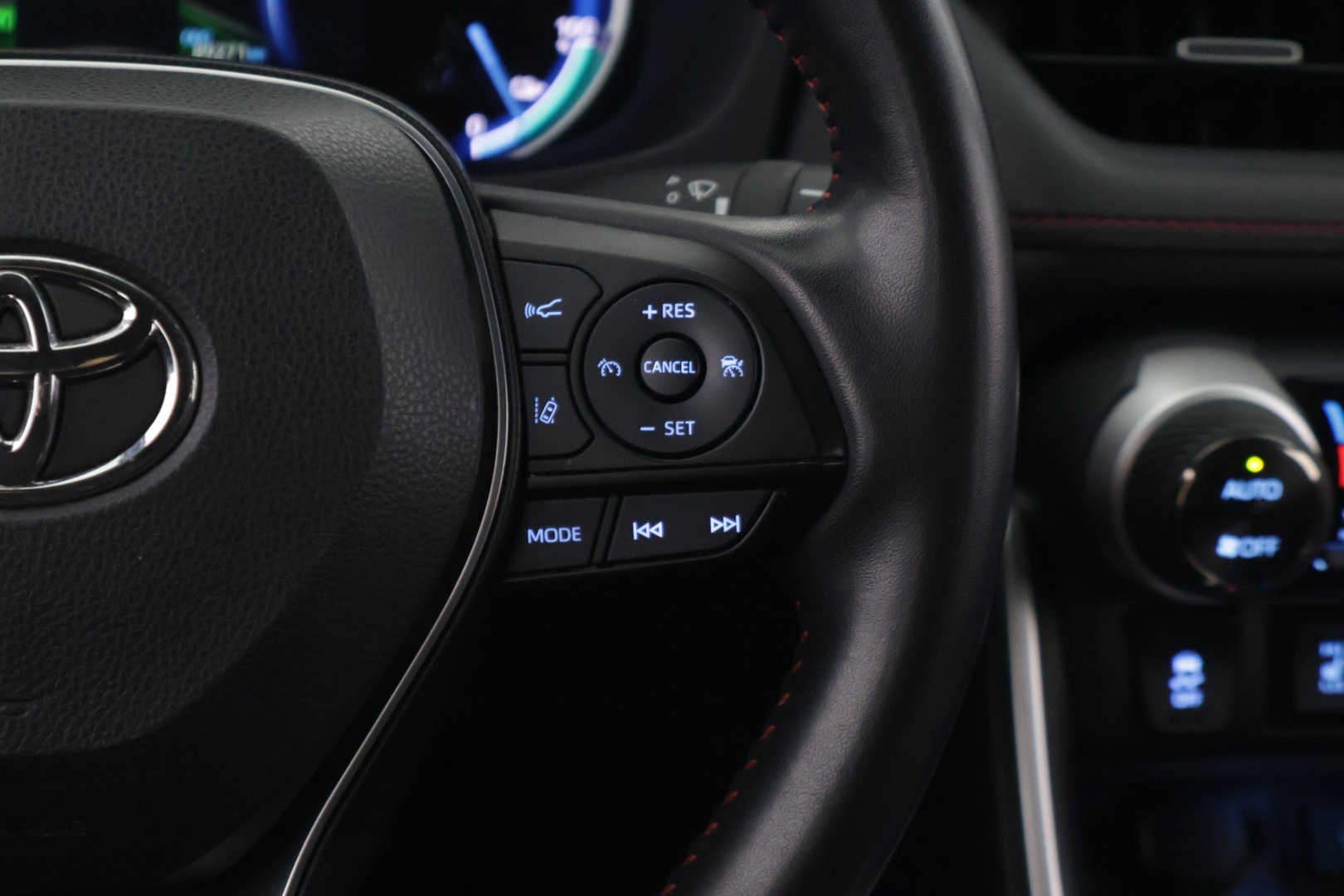 Toyota RAV4 Plug-in 2020 Hybrid 2,5 AWD-i Active / Remote Climate Control / Adapt. Vakkari / Koukku / P-kamera / Sähköpenkki / Ratinlämmitin - Suomi-auto / 2x aluvanteet / Navi / Merkkihuollettu / Lohko+sisäpuhallin!