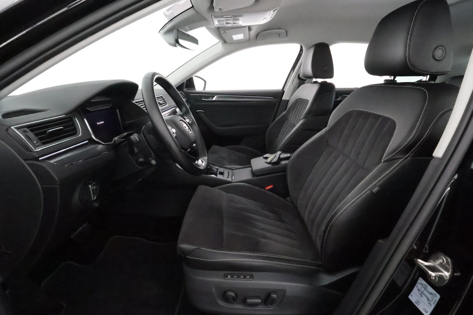 Skoda Superb 2021 1,4 TSI PHEV Style iV DSG ** Koukku / Webasto / Adapt.Vakkari / Matrix-LED / P.kamera / Muistipenkit / Navi / Canton ** - 1.Om Suomi-auto / 2x Latauskaapelit / Kahdet Renkaat / Akku Kuntotarkistettu!