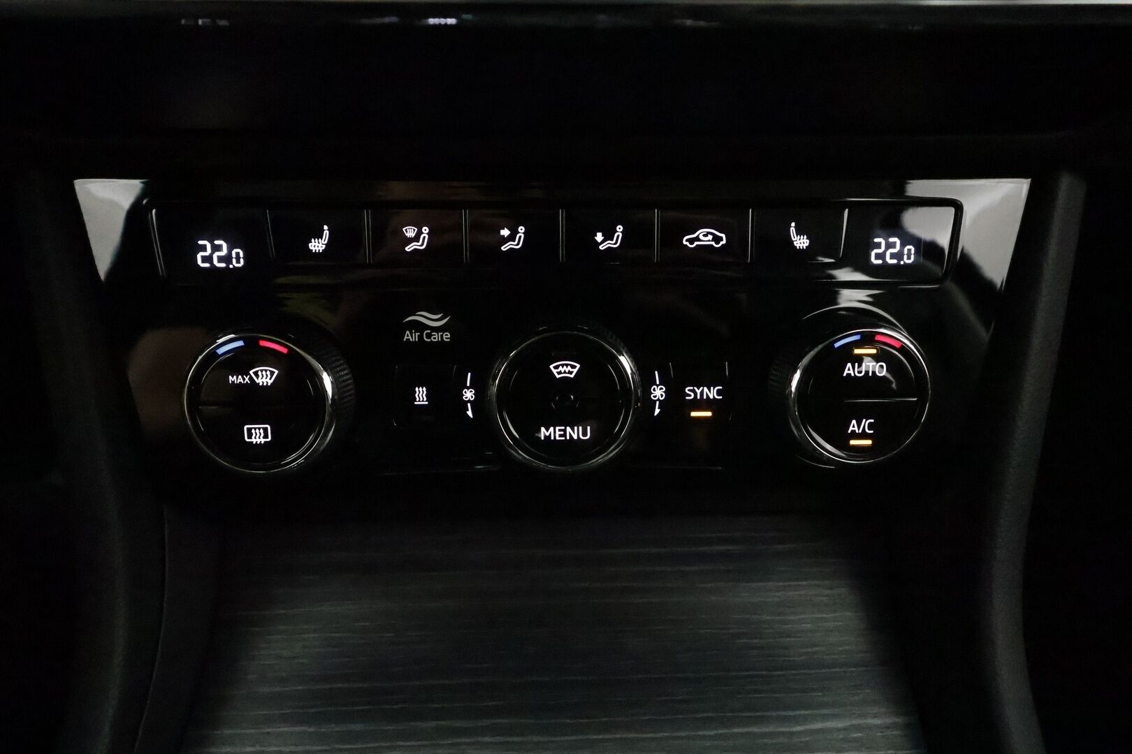 Skoda Superb 2021 1,4 TSI PHEV Style iV DSG ** Koukku / Webasto / Adapt.Vakkari / Matrix-LED / P.kamera / Muistipenkit / Navi / Canton ** - 1.Om Suomi-auto / 2x Latauskaapelit / Kahdet Renkaat / Akku Kuntotarkistettu!