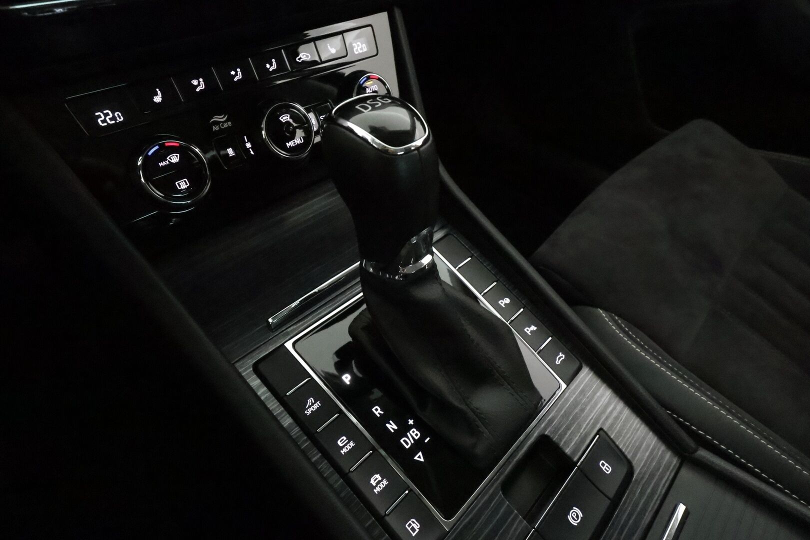 Skoda Superb 2021 1,4 TSI PHEV Style iV DSG ** Koukku / Webasto / Adapt.Vakkari / Matrix-LED / P.kamera / Muistipenkit / Navi / Canton ** - 1.Om Suomi-auto / 2x Latauskaapelit / Kahdet Renkaat / Akku Kuntotarkistettu!