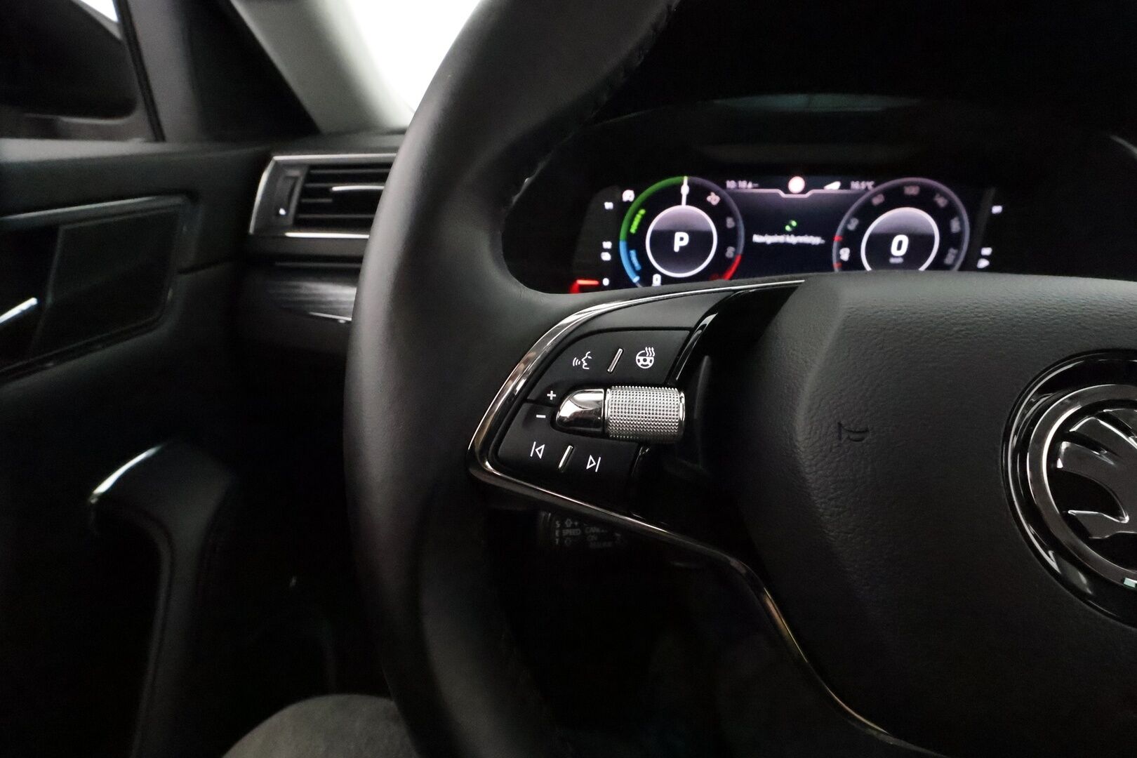 Skoda Superb 2021 1,4 TSI PHEV Style iV DSG ** Koukku / Webasto / Adapt.Vakkari / Matrix-LED / P.kamera / Muistipenkit / Navi / Canton ** - 1.Om Suomi-auto / 2x Latauskaapelit / Kahdet Renkaat / Akku Kuntotarkistettu!