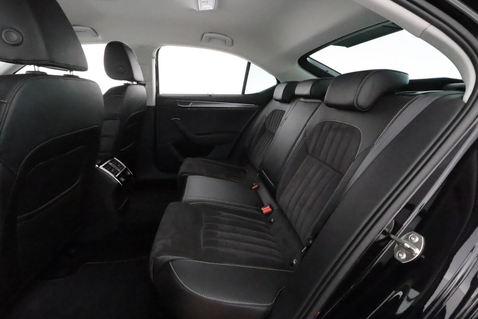 Skoda Superb 2021 1,4 TSI PHEV Style iV DSG ** Koukku / Webasto / Adapt.Vakkari / Matrix-LED / P.kamera / Muistipenkit / Navi / Canton ** - 1.Om Suomi-auto / 2x Latauskaapelit / Kahdet Renkaat / Akku Kuntotarkistettu!