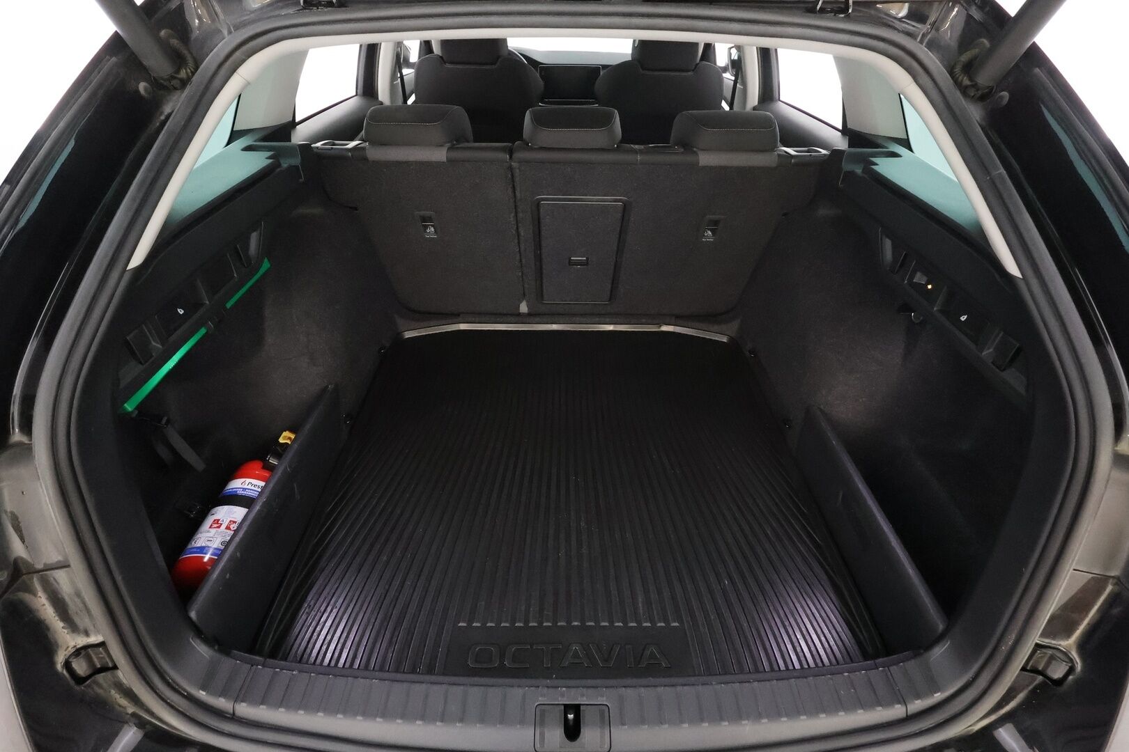 Skoda Octavia 2021 Combi 2,0 TDI 150 Style Launch Edition DSG  * HUD / ACC / Webasto / Koukku /  P-Kamera / Matrix-LED / Navi * - 1.om Suomi-auto / Kahdet renkaat