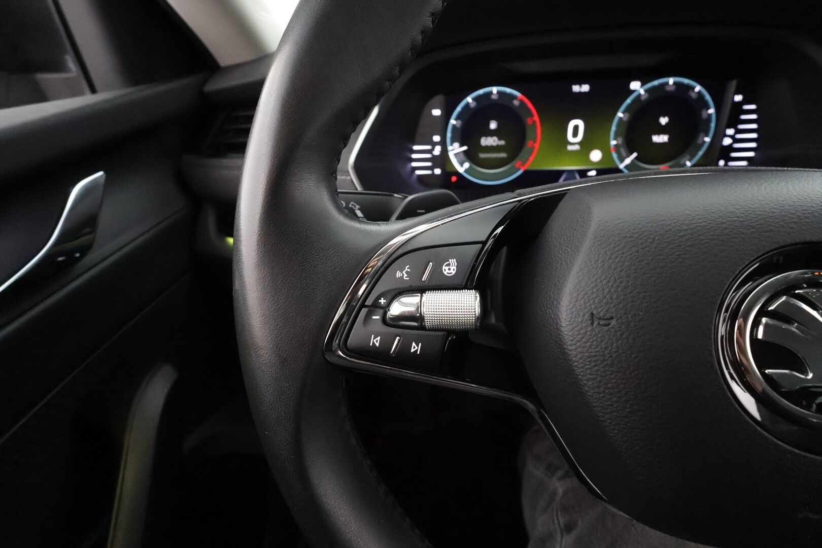 Skoda Octavia 2021 Combi 2,0 TDI 150 Style Launch Edition DSG  * HUD / ACC / Webasto / Koukku /  P-Kamera / Matrix-LED / Navi * - 1.om Suomi-auto / Kahdet renkaat