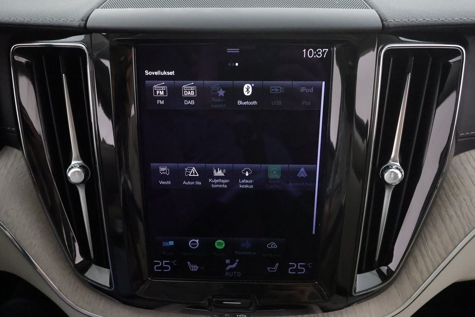 Volvo XC60 2021 T6 TwE AWD Business Inscription aut. * ACC / Panorama / Muistipenkki / Webasto / Koukku / BLIS / Vaaleat nahat * - Suomi-auto / Akku kuntotarkastettu / Kahdet renkaat aluvanteilla / Merkkihuollettu