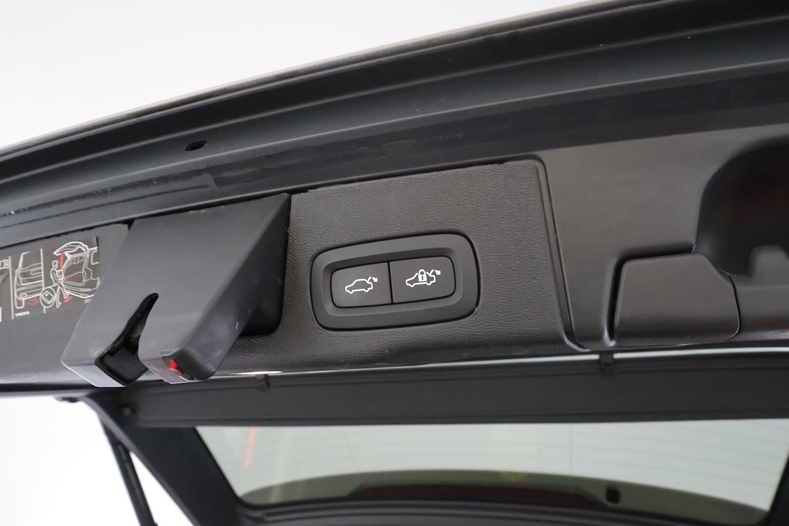 Volvo XC60 2021 T6 TwE AWD Business Inscription aut. * ACC / Panorama / Muistipenkki / Webasto / Koukku / BLIS / Vaaleat nahat * - Suomi-auto / Akku kuntotarkastettu / Kahdet renkaat aluvanteilla / Merkkihuollettu