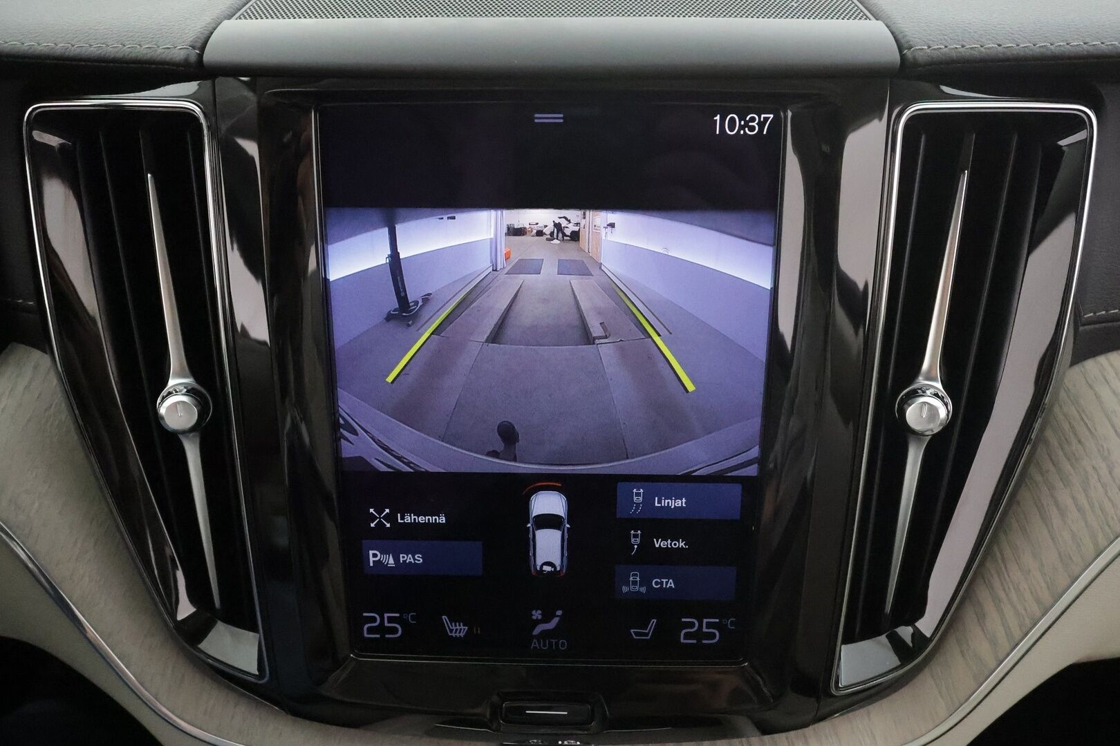 Volvo XC60 2021 T6 TwE AWD Business Inscription aut. * ACC / Panorama / Muistipenkki / Webasto / Koukku / BLIS / Vaaleat nahat * - Suomi-auto / Akku kuntotarkastettu / Kahdet renkaat aluvanteilla / Merkkihuollettu